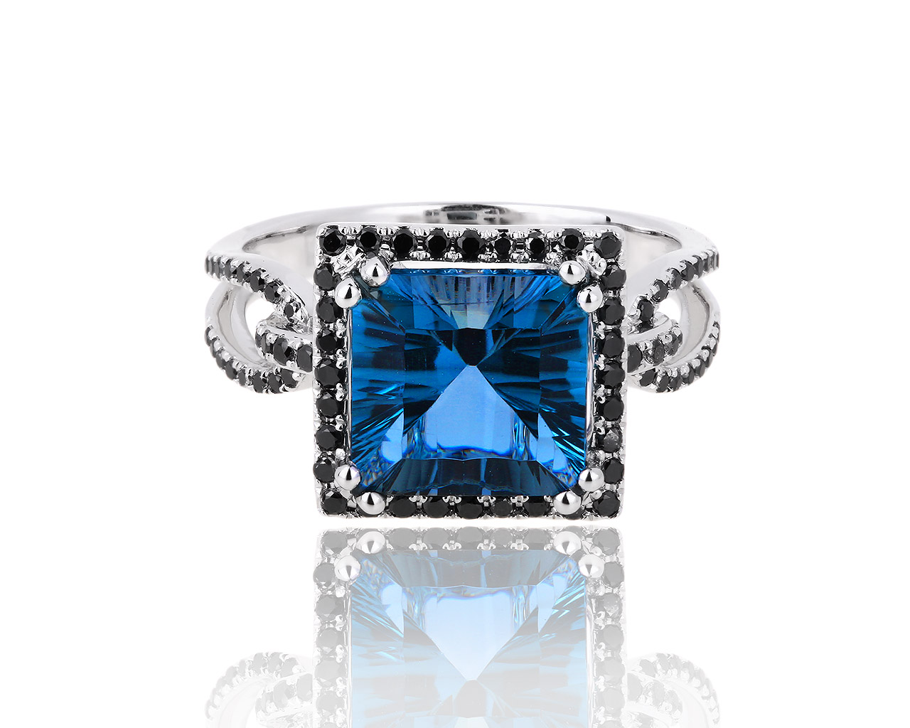 Золотое кольцо с черными бриллиантами и топазом London blue 280918/17