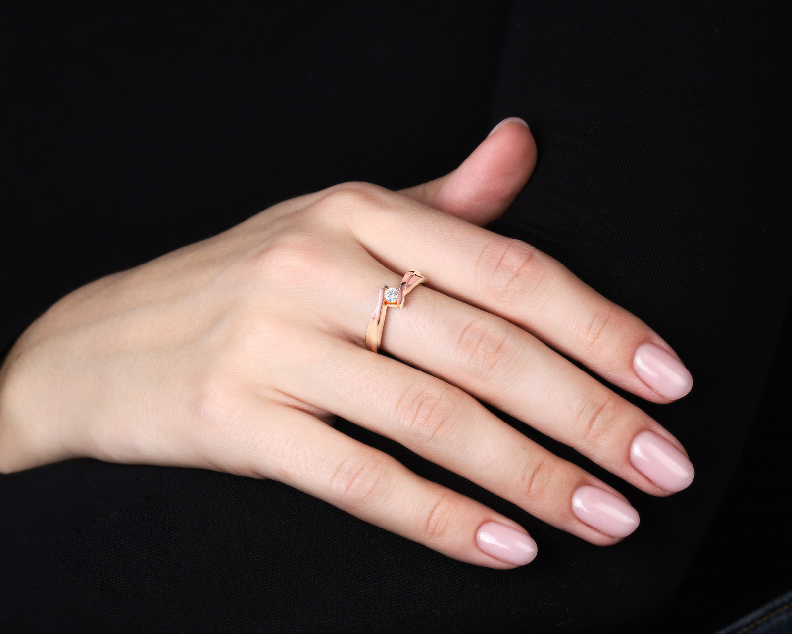 Изящное золотое кольцо с бриллиантом 0.15ct