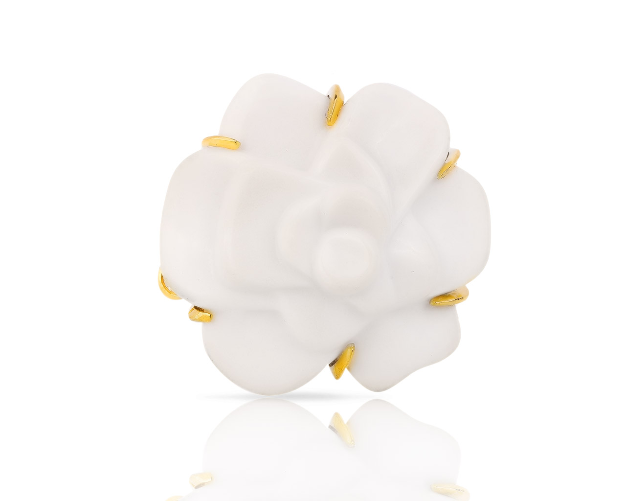 Необычное золотое кольцо с белым агатом и бриллиантом 110518/14