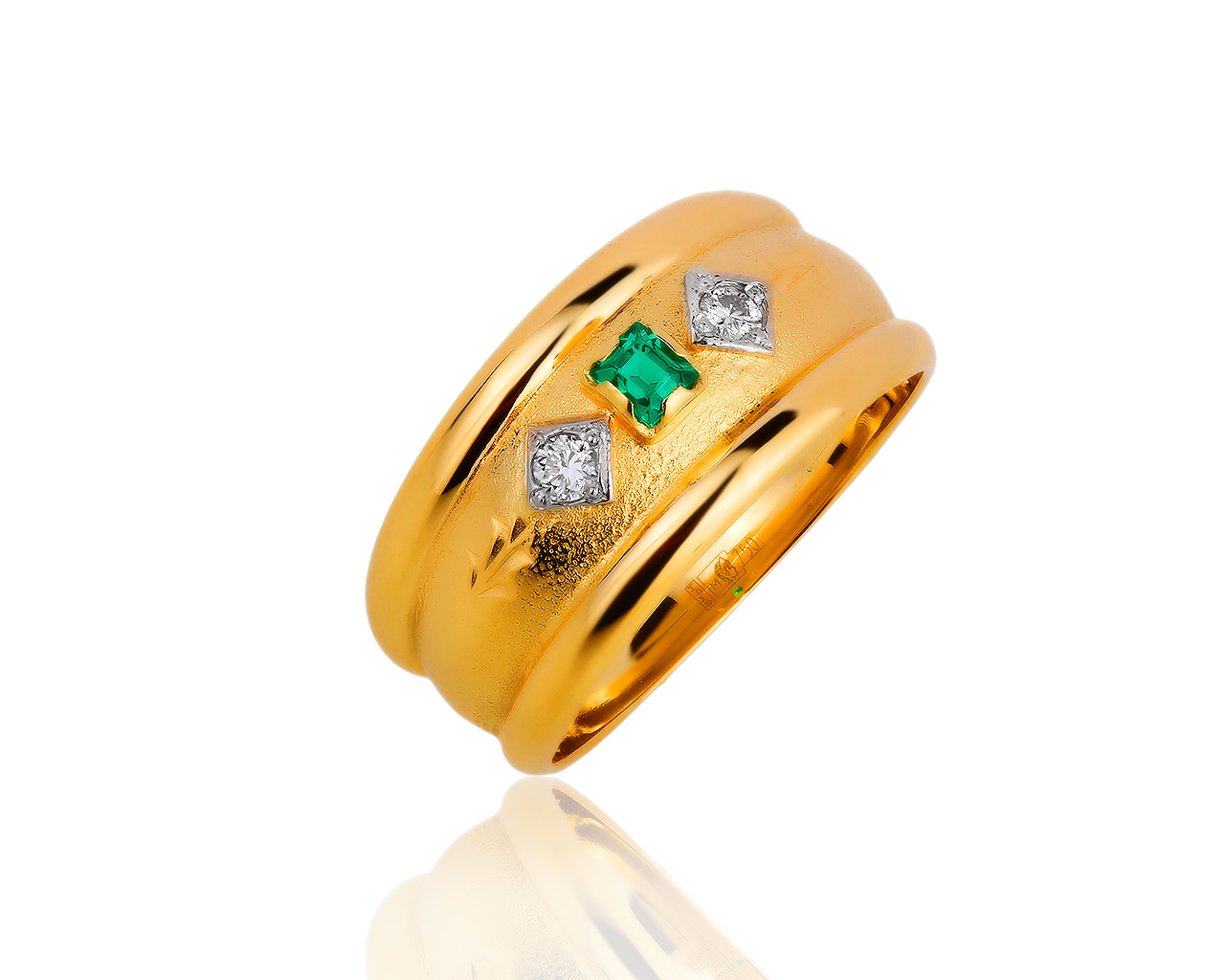Притягательное золотое кольцо с бриллиантами 0.07ct  020618/1