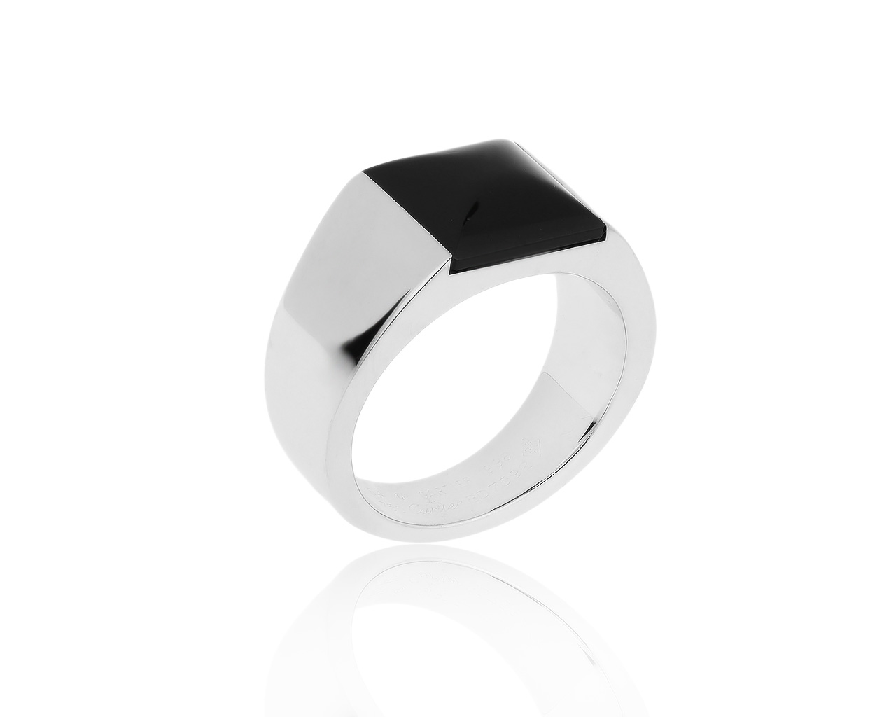Оригинальное золотое кольцо с ониксом Cartier 250120/16 Оригинальное золотое кольцо с ониксом Cartier 250120/16