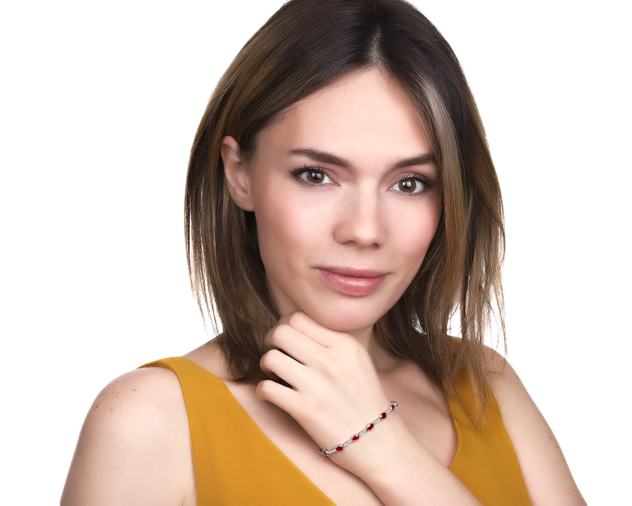 Красивый золотой браслет с рубинами 4.96ct