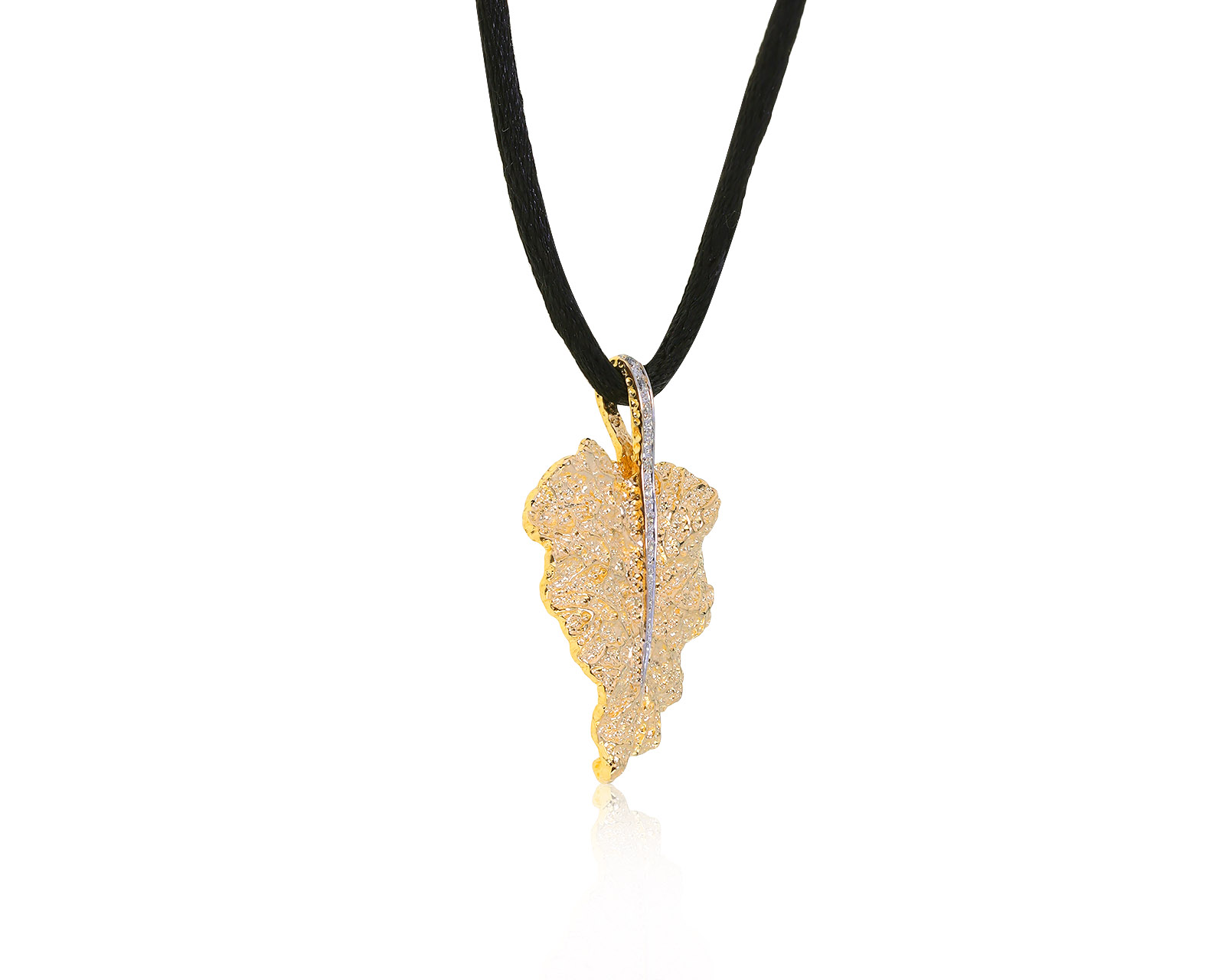 Прелестный золотой кулон с бриллиантами 0.06ct