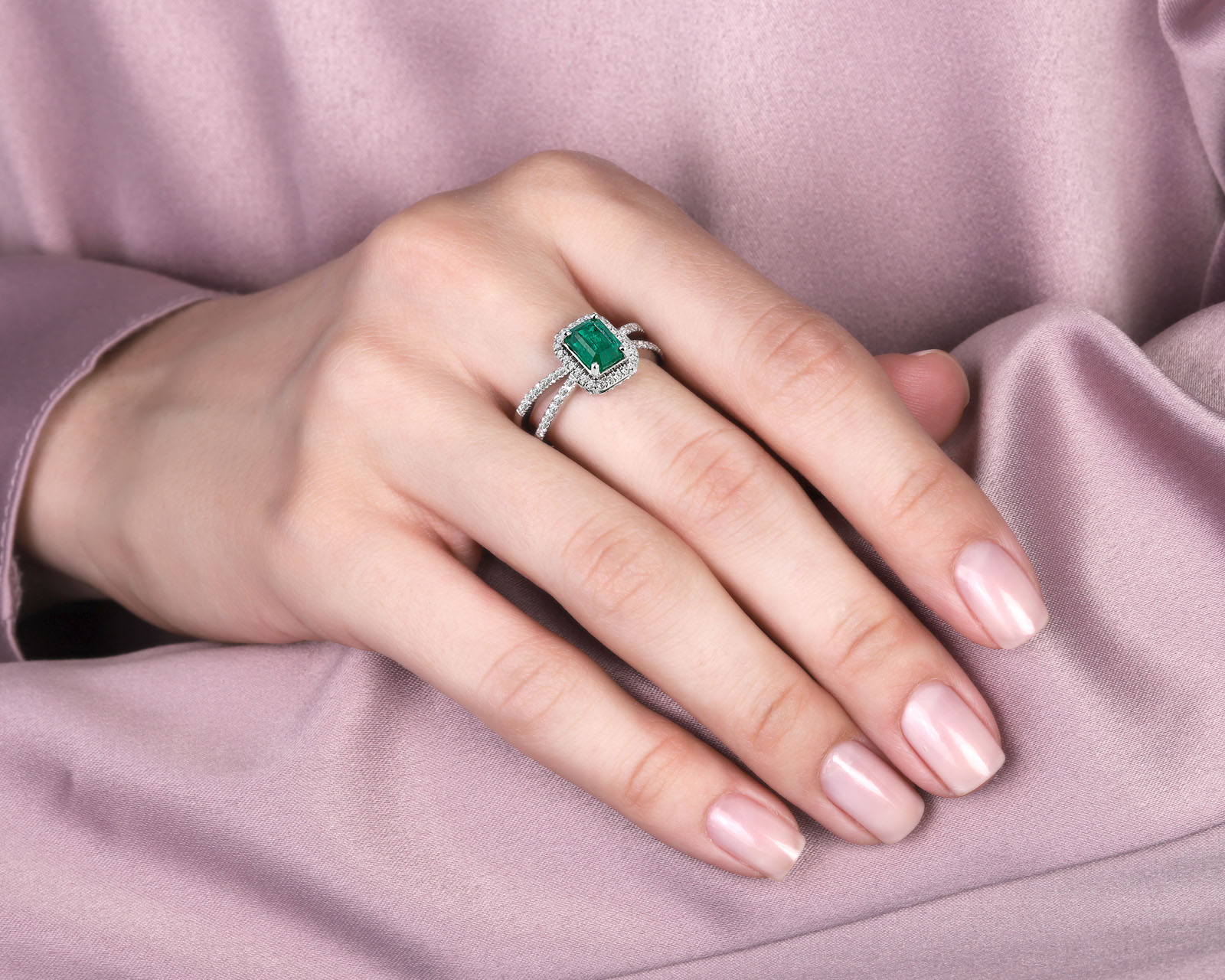 Золотое кольцо с изумрудом Замбия 1.66ct и бриллиантами 0.45ct