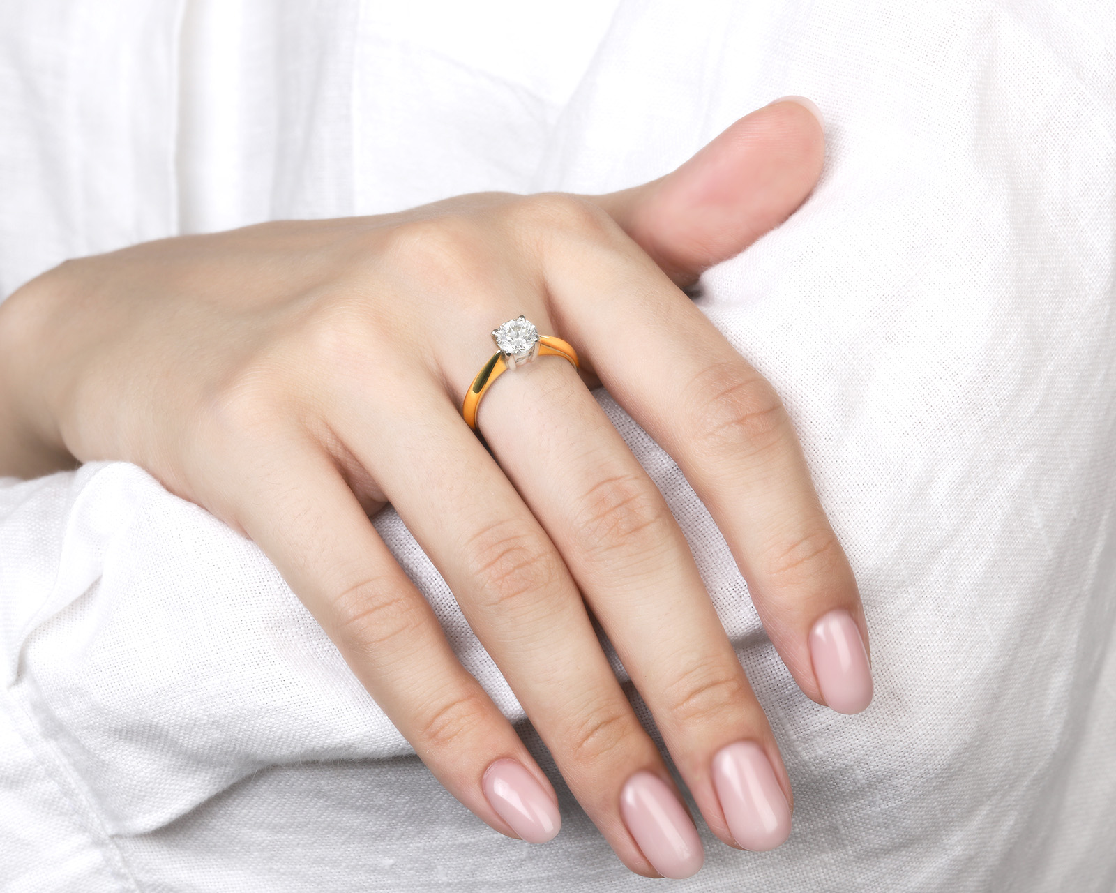 Изумительное золотое кольцо с бриллиантом 1.01ct