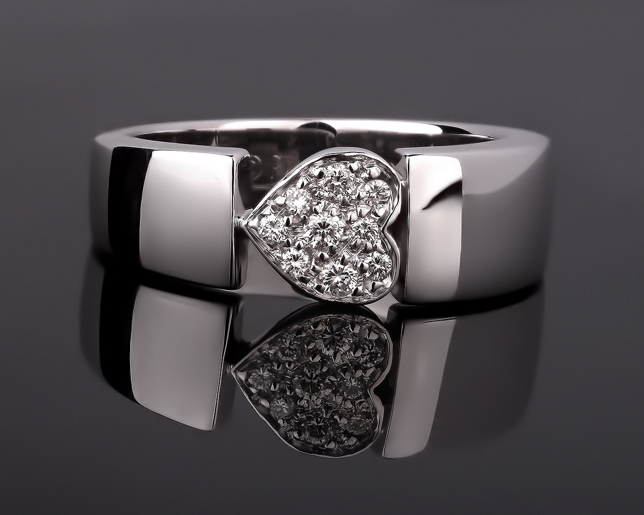Золотое кольцо с бриллиантами 0.10ct Piaget Heart