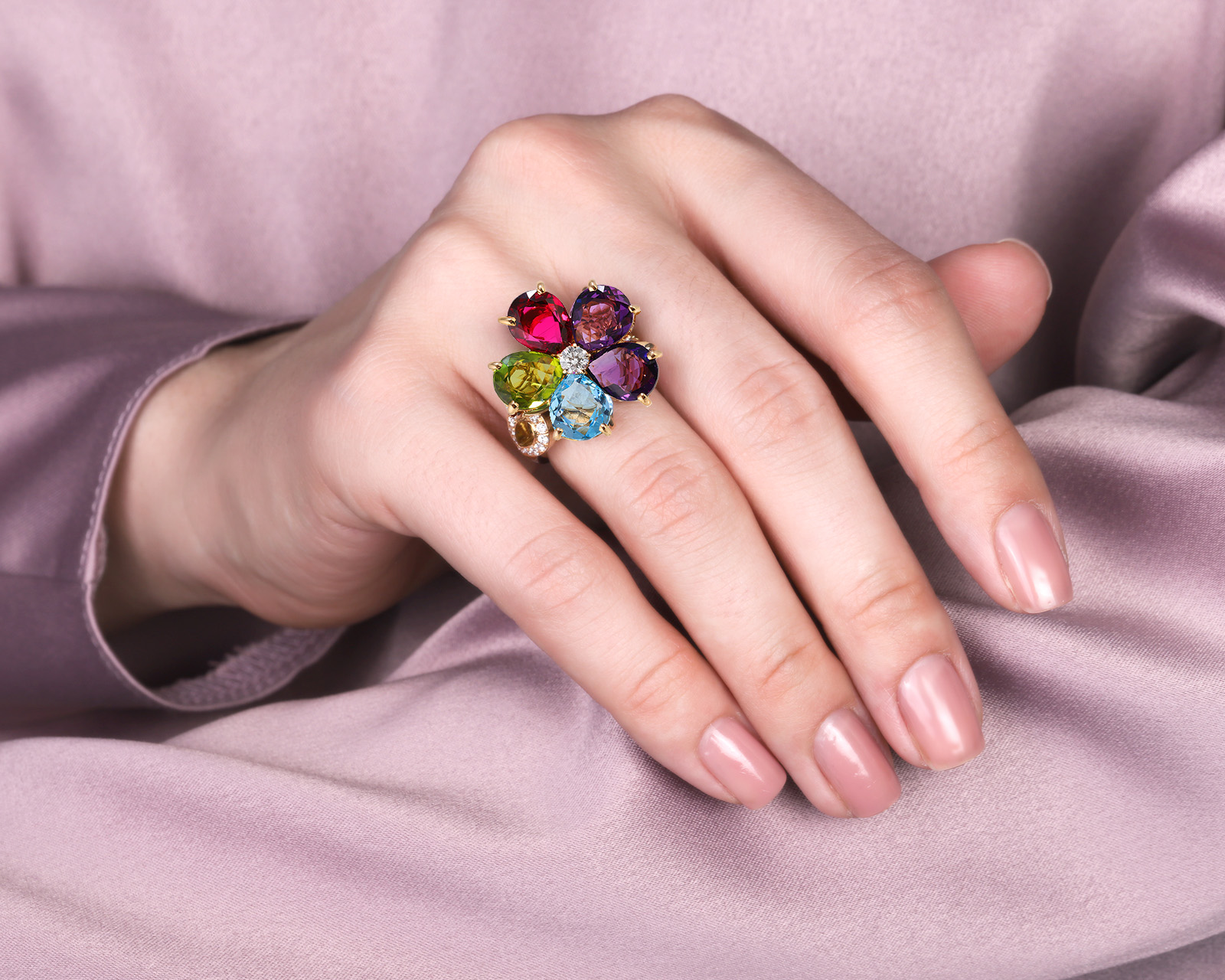 Оригинальное золотое кольцо с цветными камнями 8.91ct Bvlgari Flower