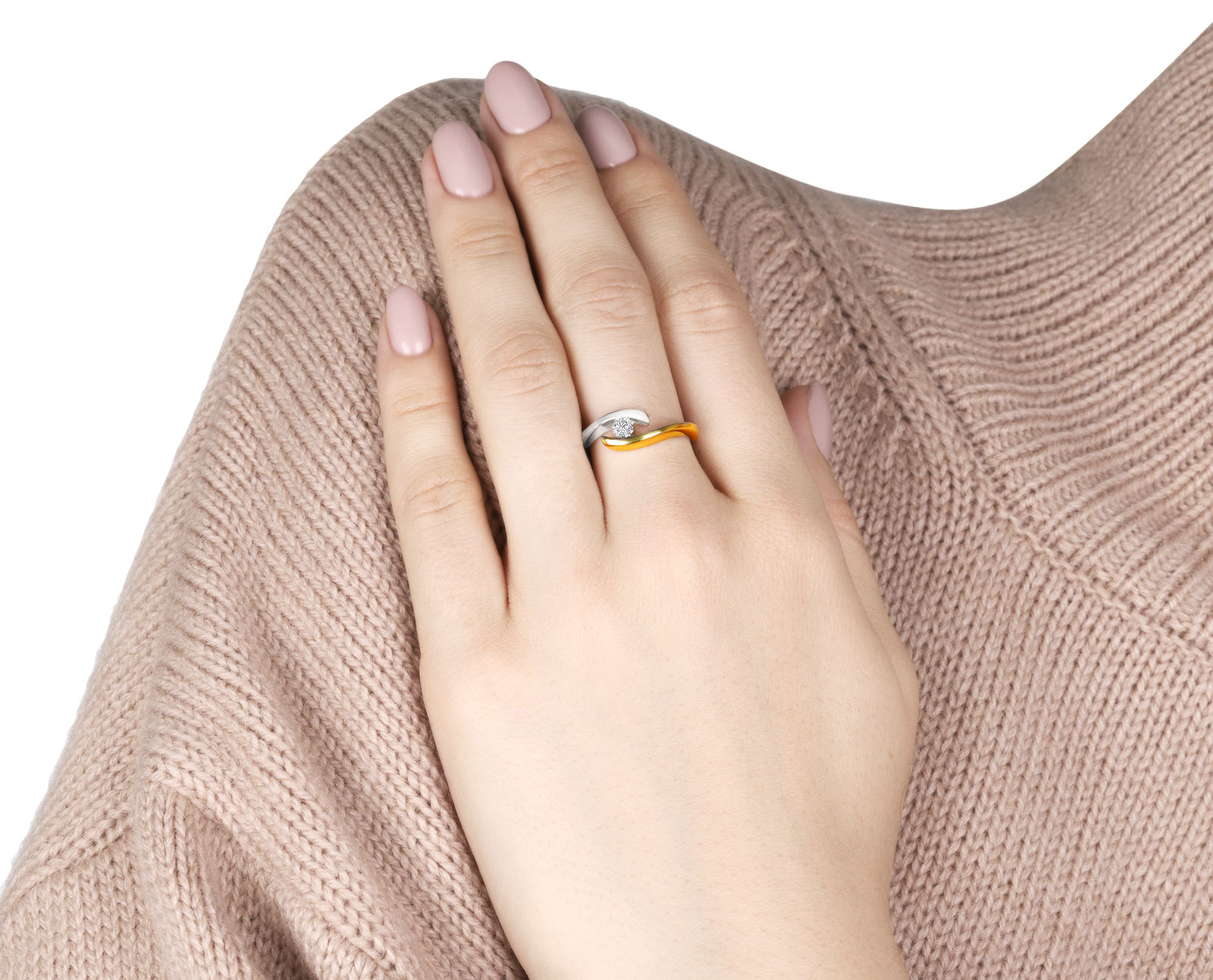 Красивое золотое кольцо с бриллиантом 0.18ct