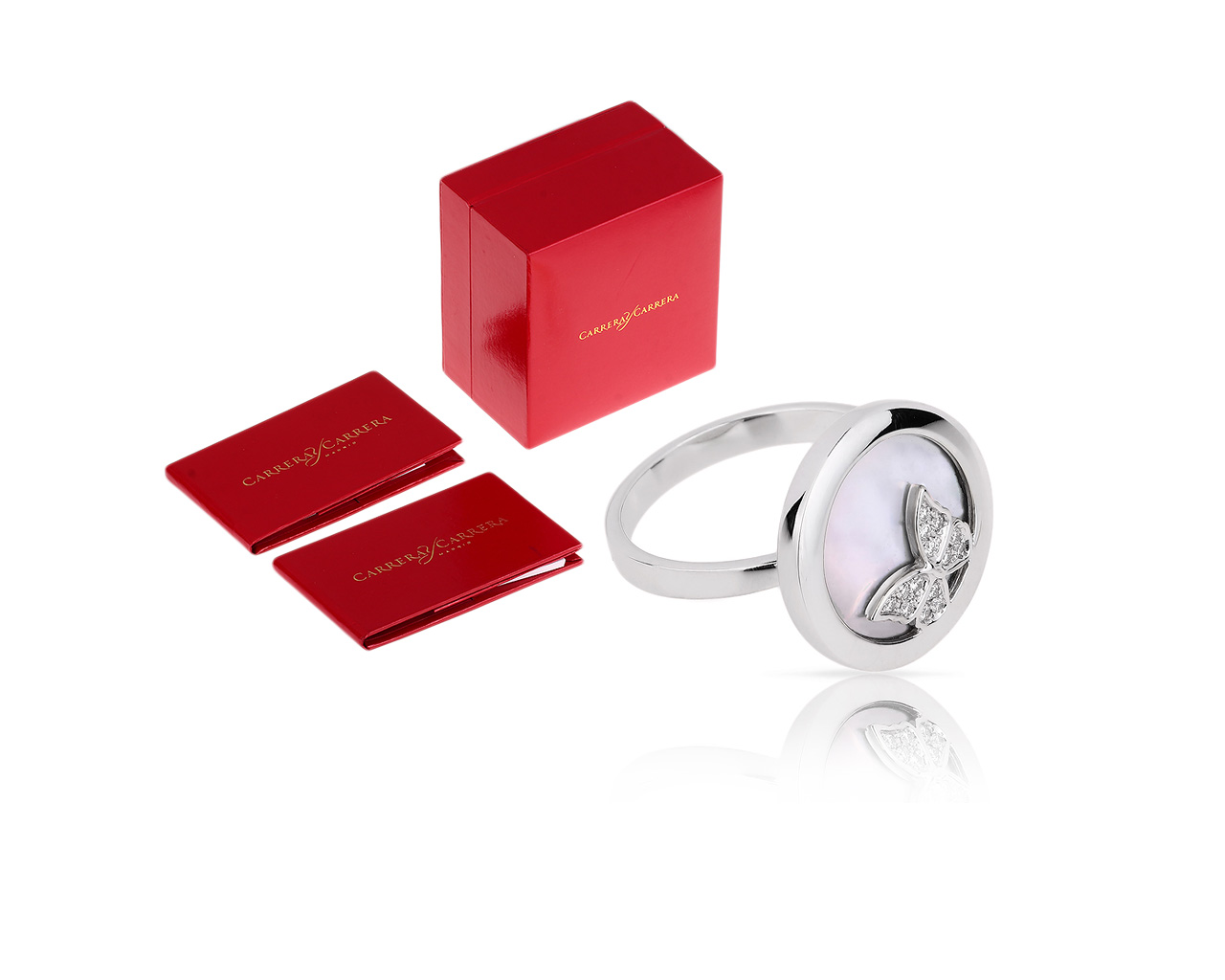 Модное золотое кольцо с перламутром Carrera y Carrera