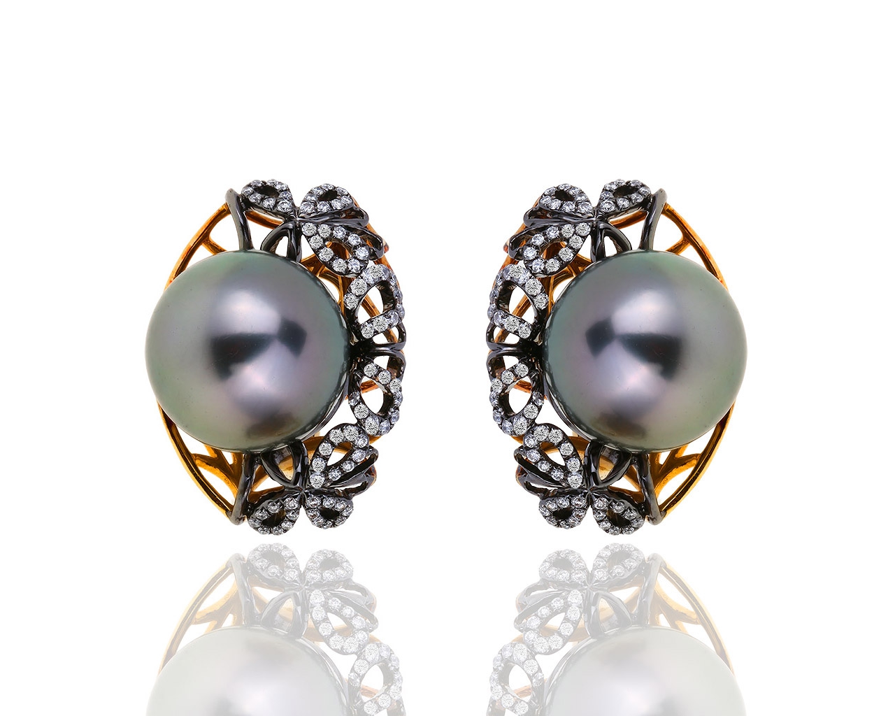 Золотые серьги с жемчугом и бриллиантами 0.30ct Yamamoto 200319/10