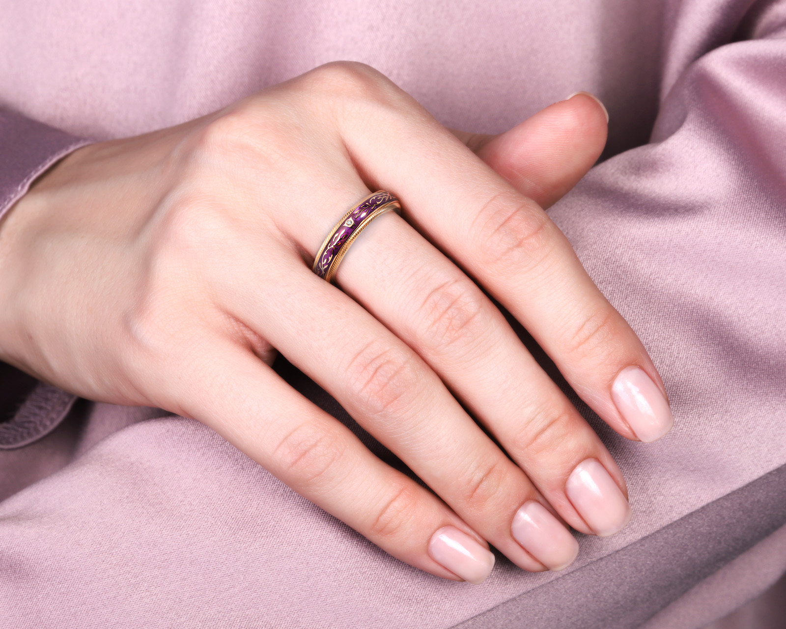 Оригинальное золотое кольцо с бриллиантом 0.005ct Wellendorff