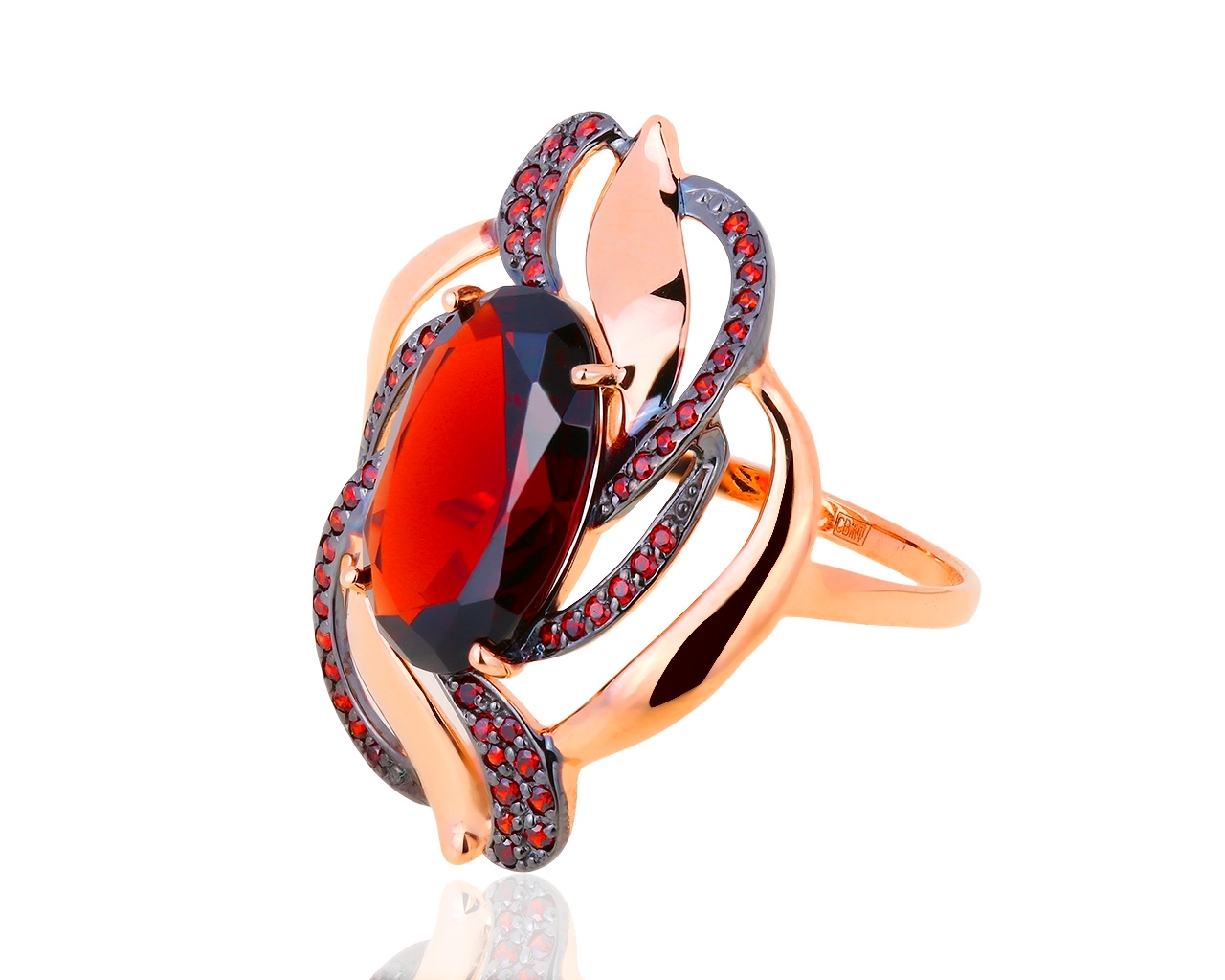 Красивое золотое кольцо с гранатами 310718/17