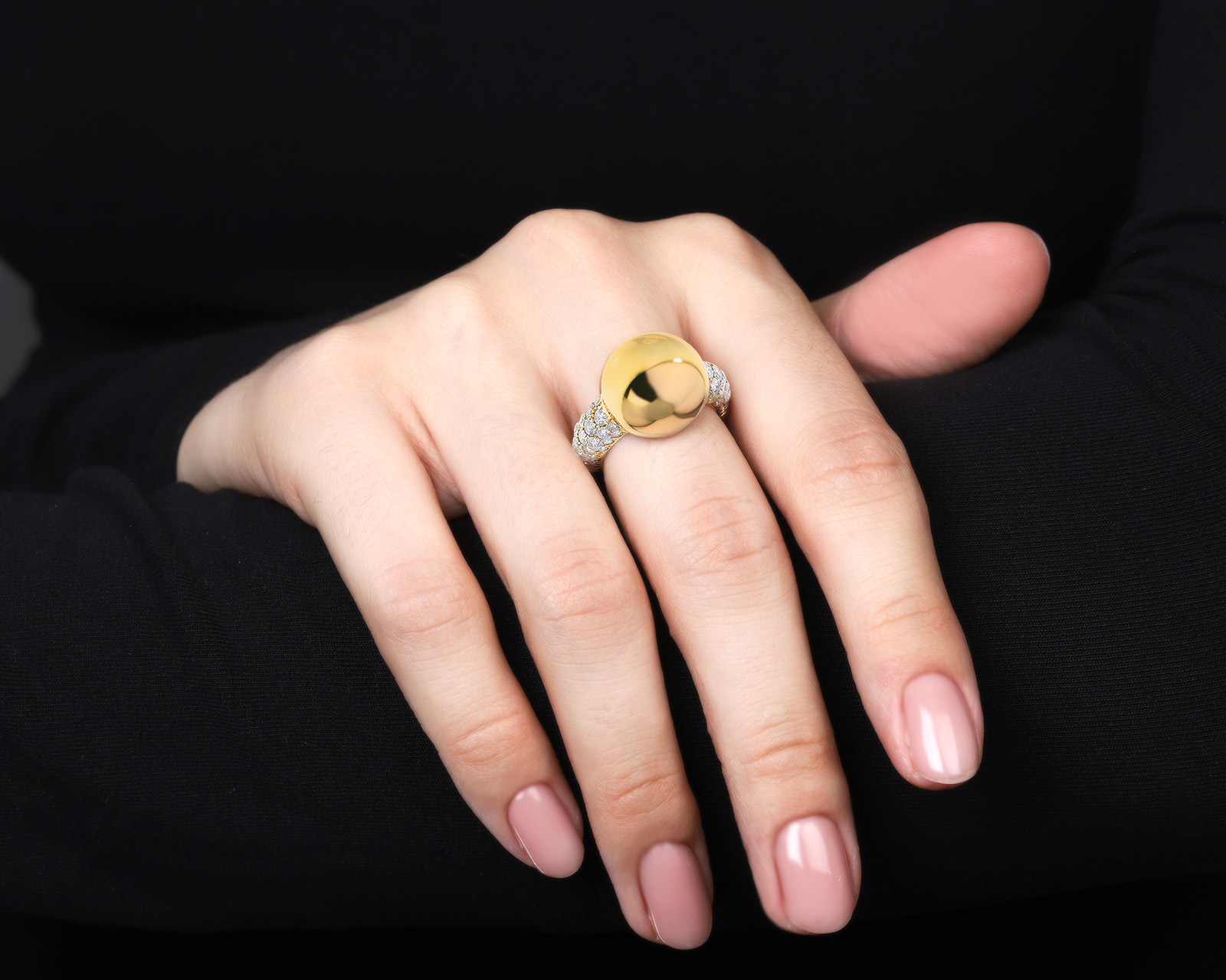 Оригинальное золотое кольцо De Grisogono Boule