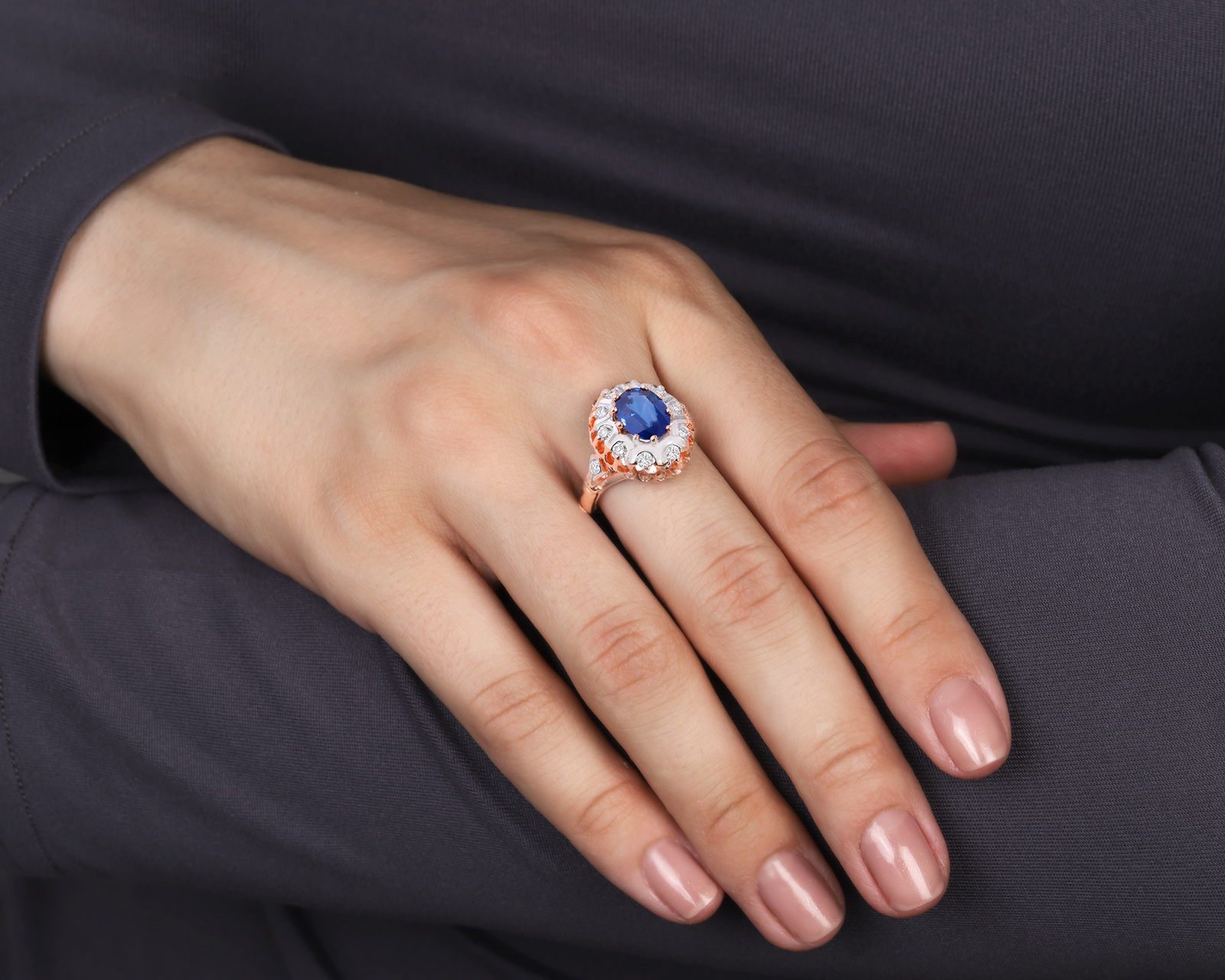 Золотое кольцо с сапфиром 2.02ct и бриллиантами 0.43ct