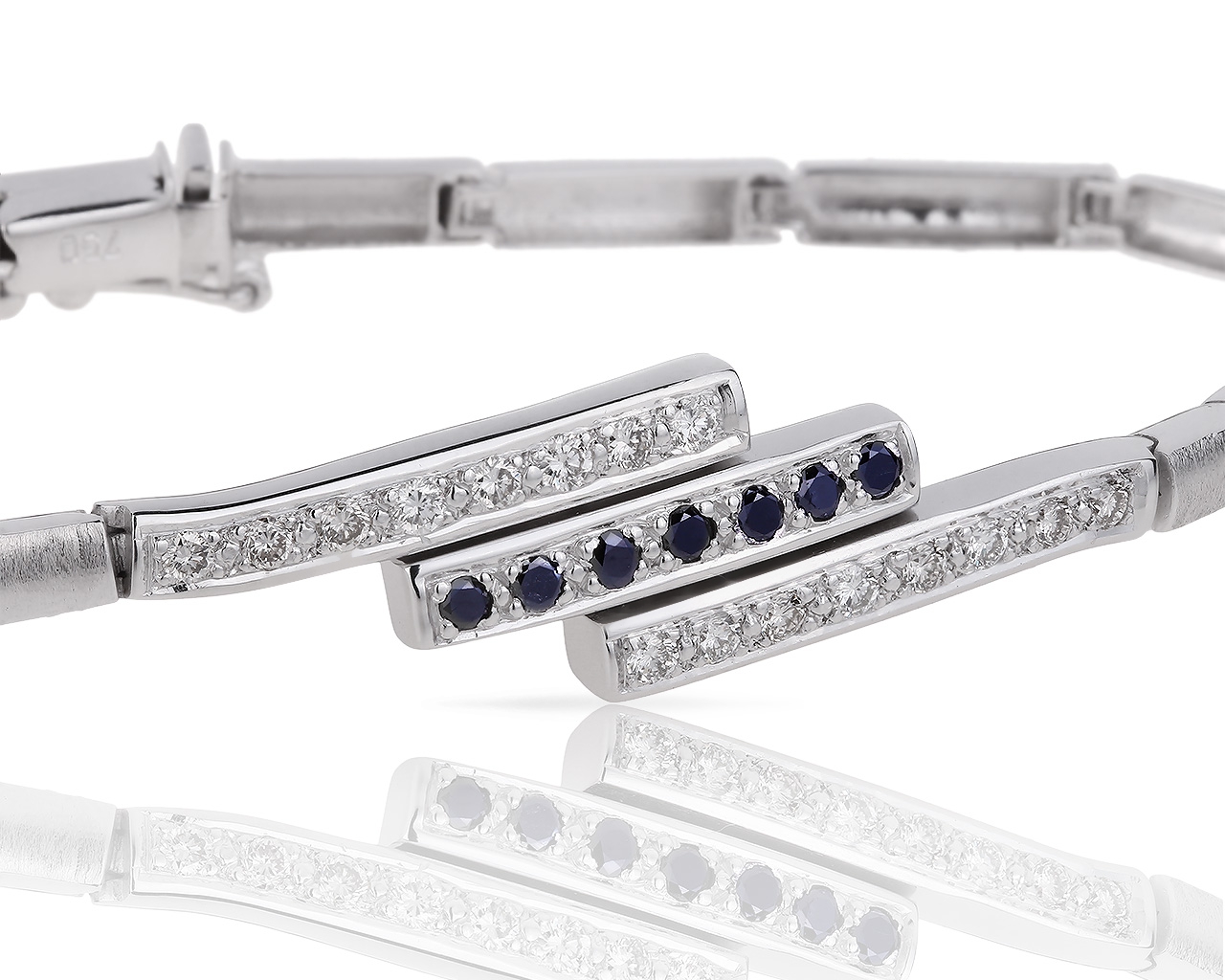 Золотой браслет с черными и белыми бриллиантами 0.95ct