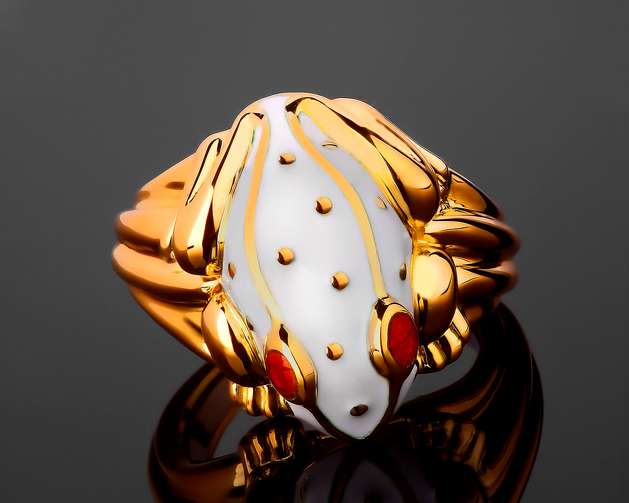 Красивое золотое кольцо с эмалями David Webb Frog 201117/2