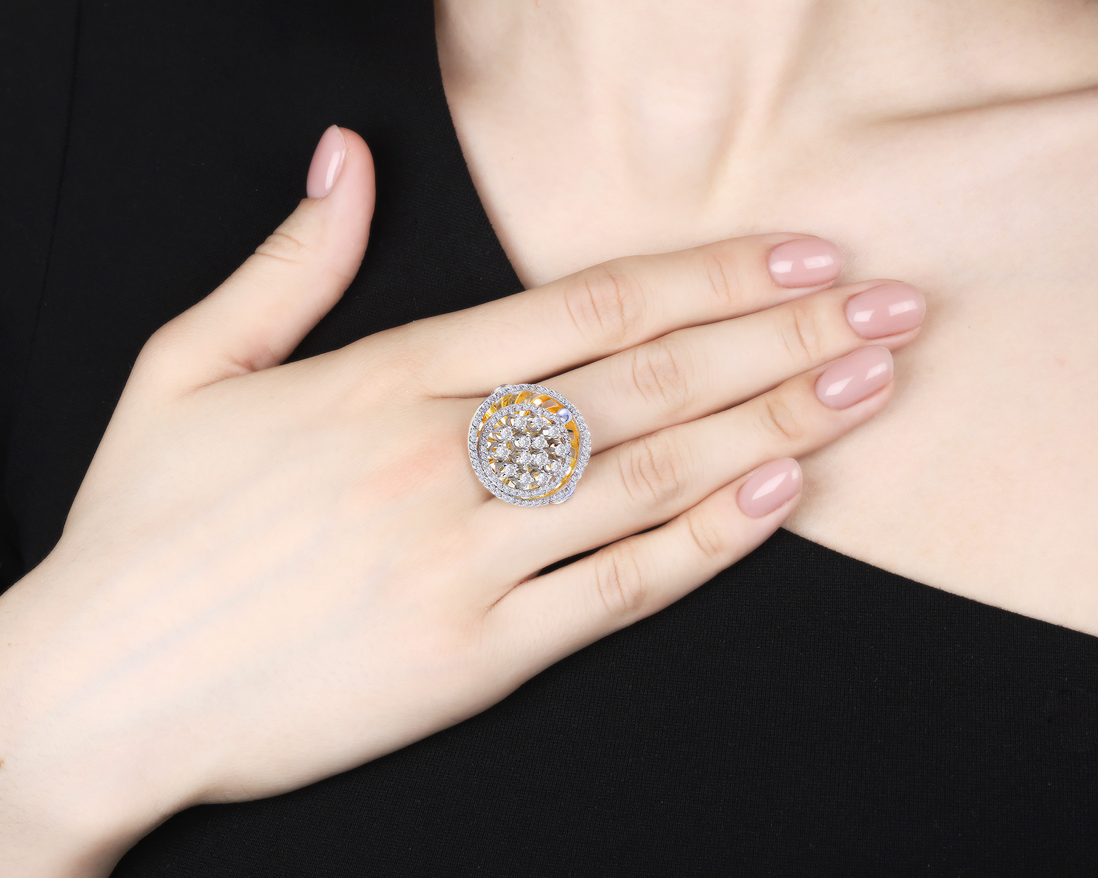 Прекрасное золотое кольцо с бриллиантами 1.31ct