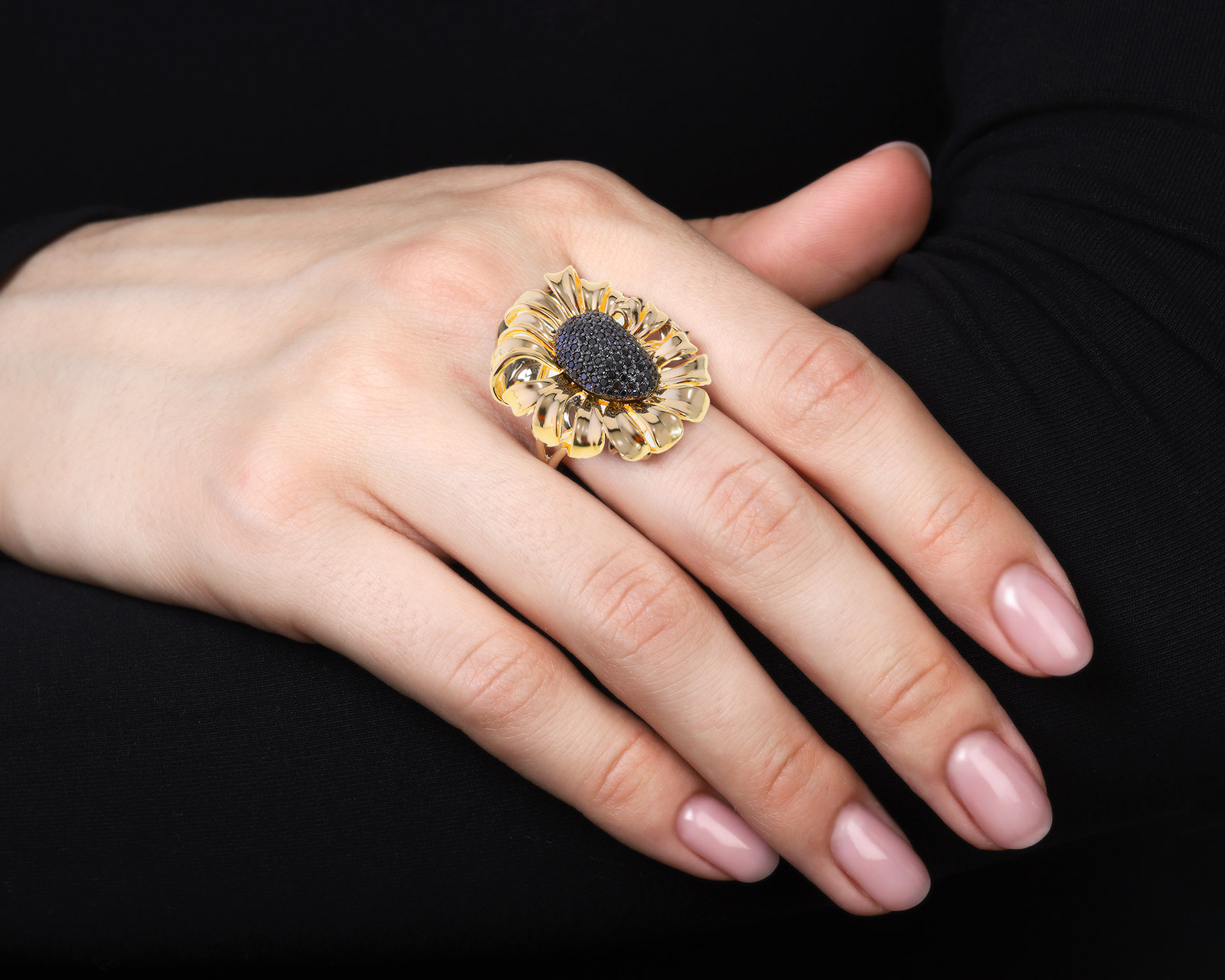 Красивое золотое кольцо с бриллиантами 0.44ct