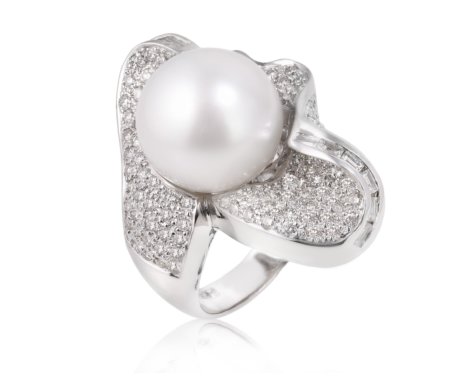 Золотое кольцо с жемчугом 14.50 мм и бриллиантами 1.52ct 111125/17