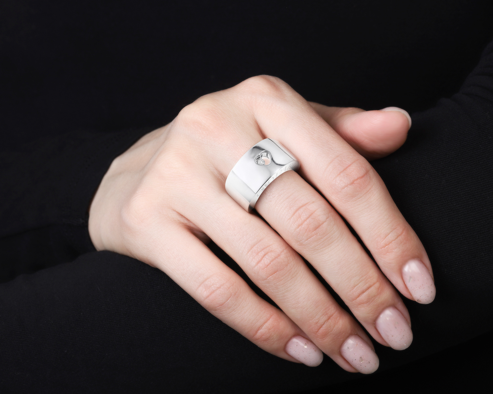 Оригинальное золотое кольцо Chopard Happy Diamond Heart Wide Band Ring