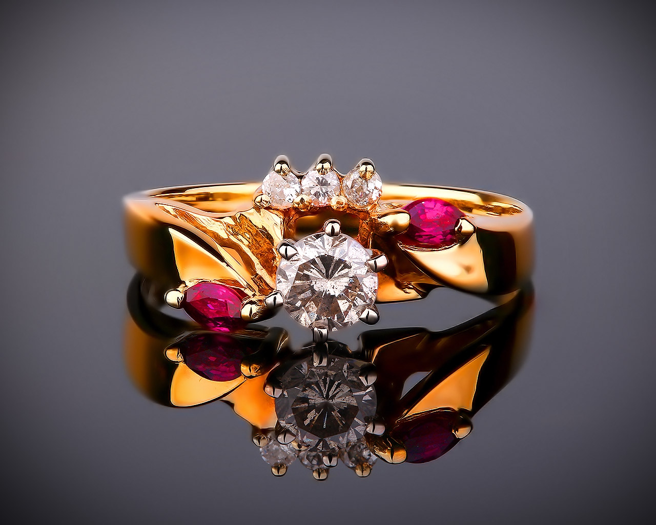 Золотое кольцо с бриллиантами 0.38ct и гранатами 010317/18