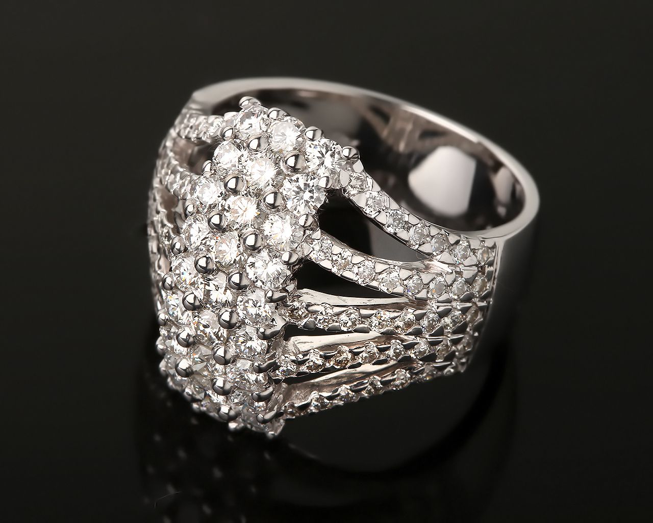 Необычное золотое кольцо с бриллиантами 1.74ct Необычное золотое кольцо с бриллиантами 1.74ct