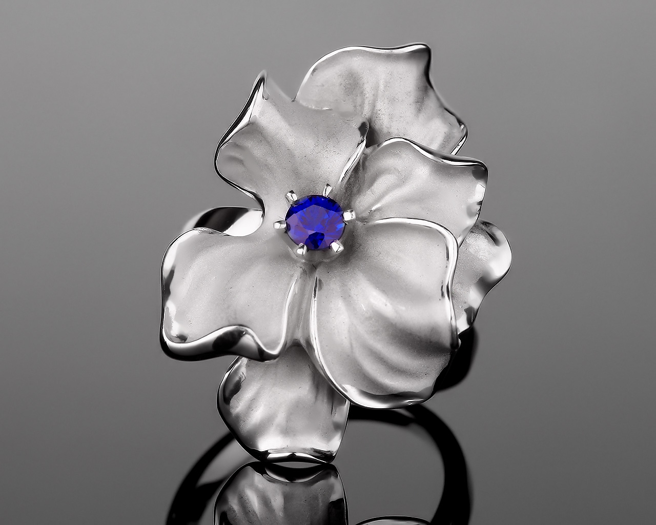 Изумительное кольцо с сапфиром из матового золота 040417/7