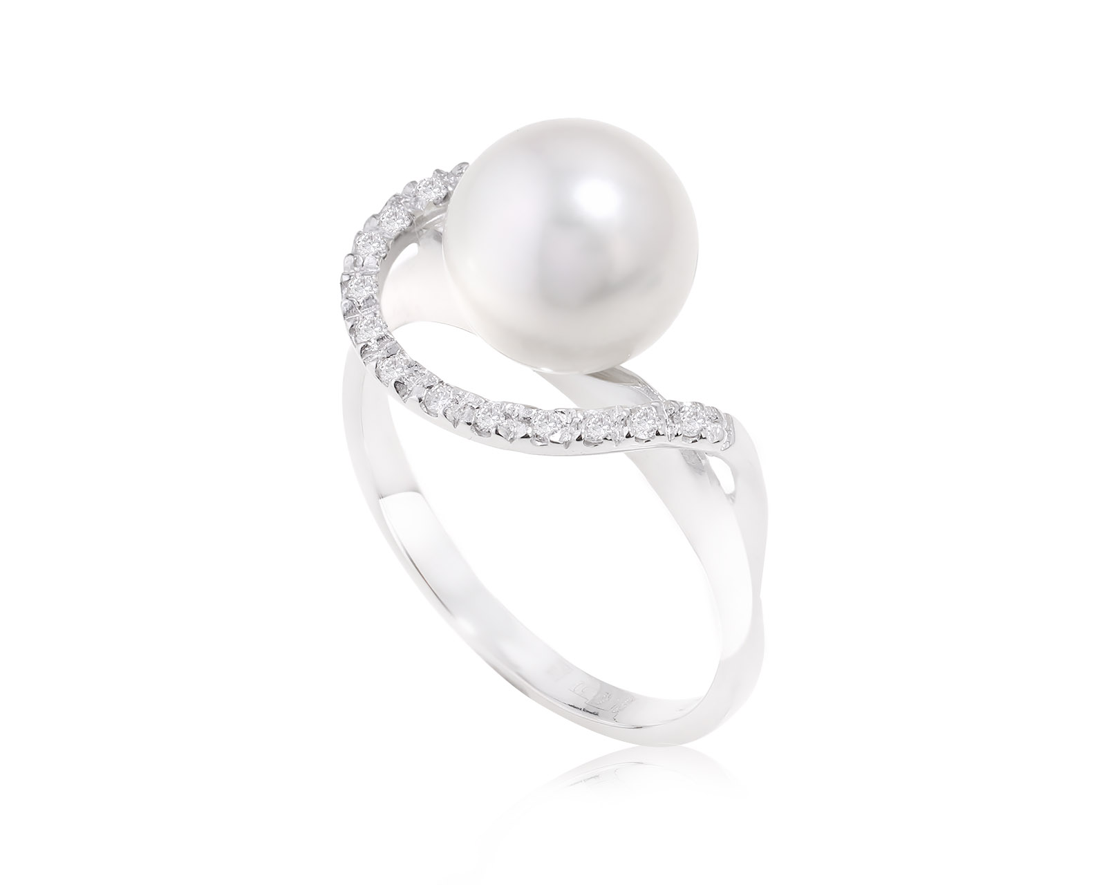 Золотое кольцо с жемчугом и бриллиантами 0.07ct 170424/18