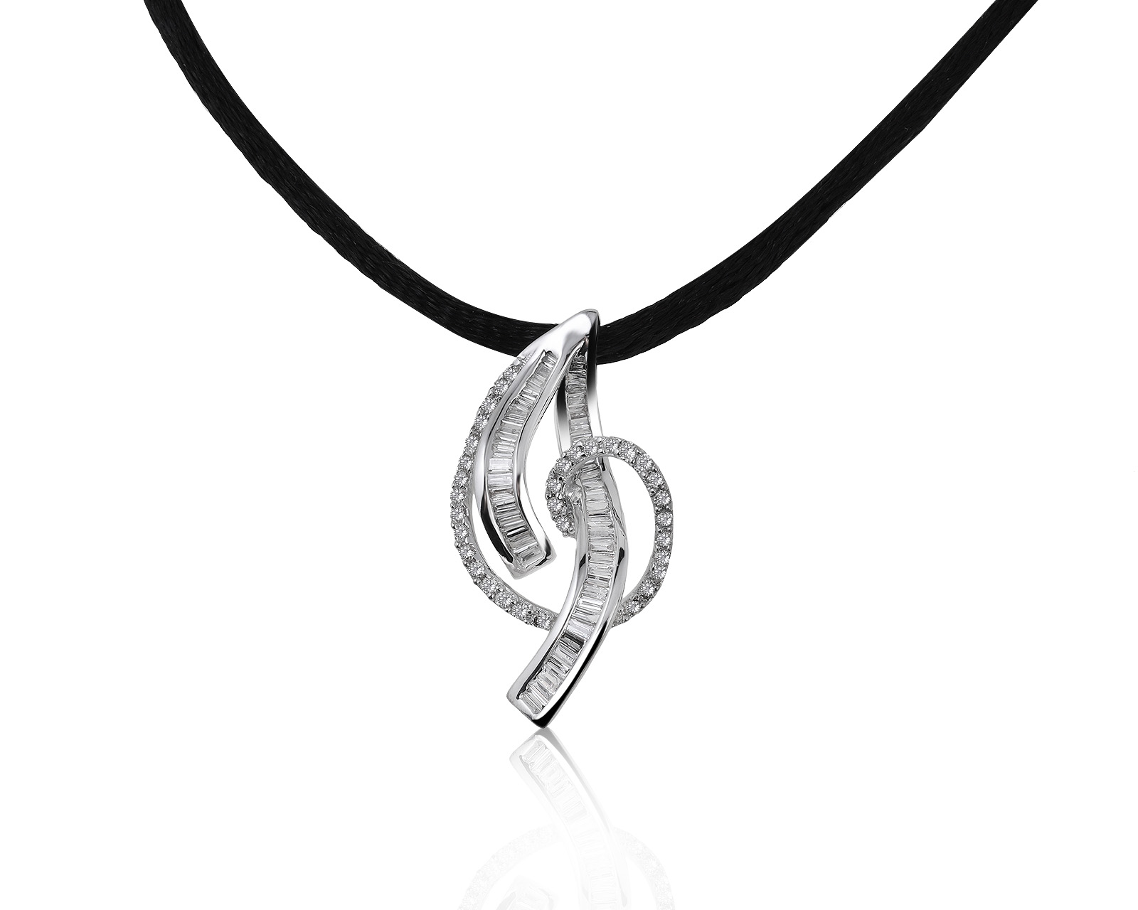 Нарядный золотой кулон с бриллиантами 0.72ct