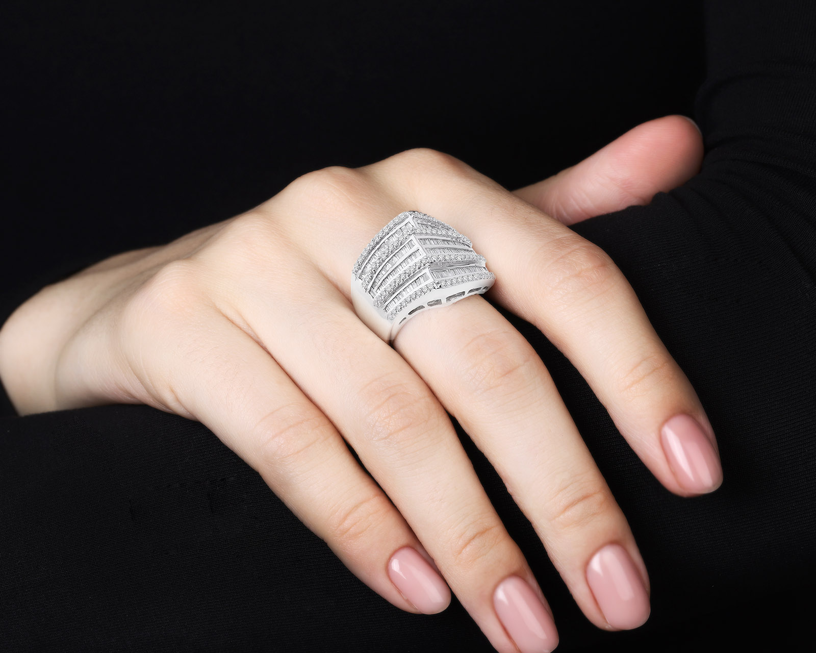 Великолепное золотое кольцо с бриллиантами 2.11ct
