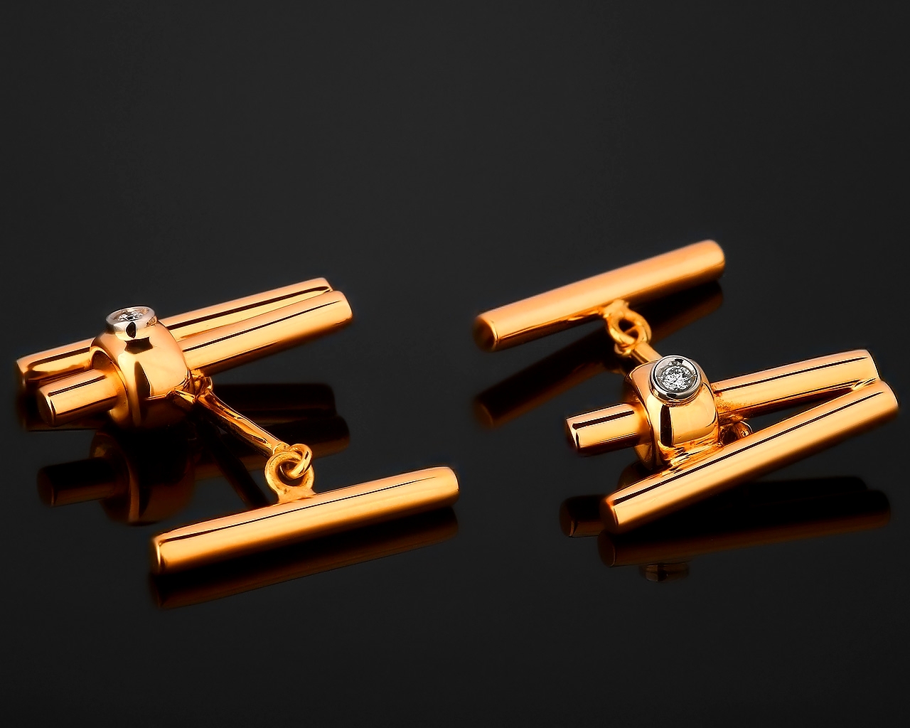 Стильные золотые запонки с бриллиантами Damiani 300517/1
