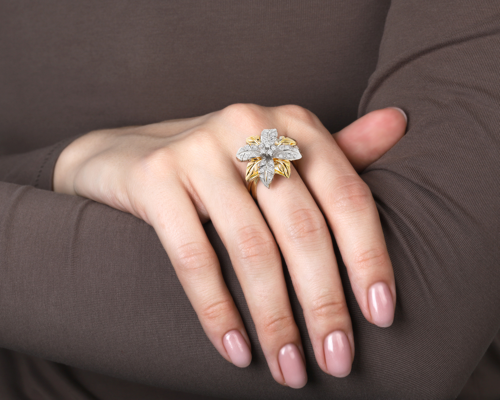 Праздничное золотое кольцо с бриллиантами 0.54ct