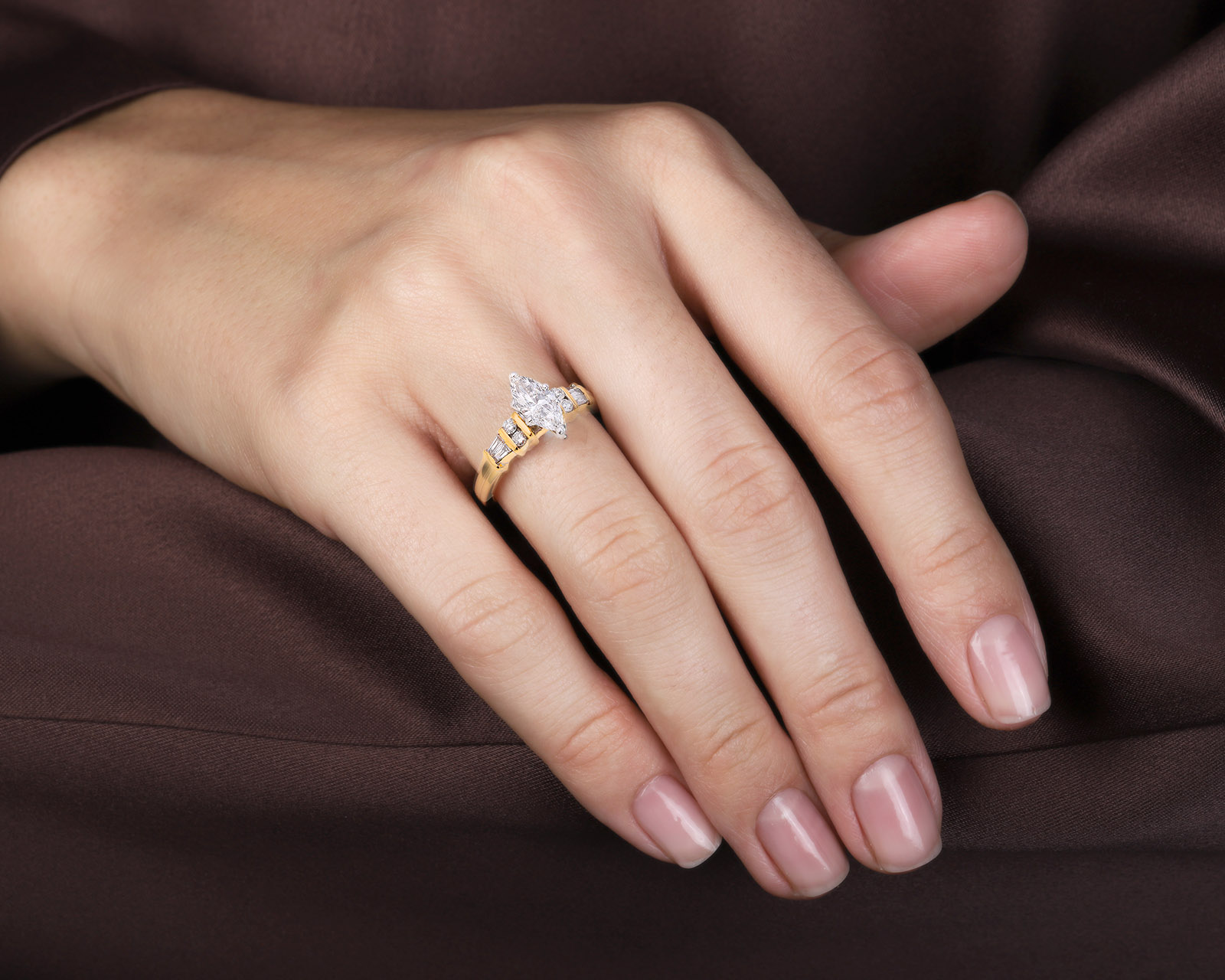 Золотое кольцо с бриллиантами 0.99ct