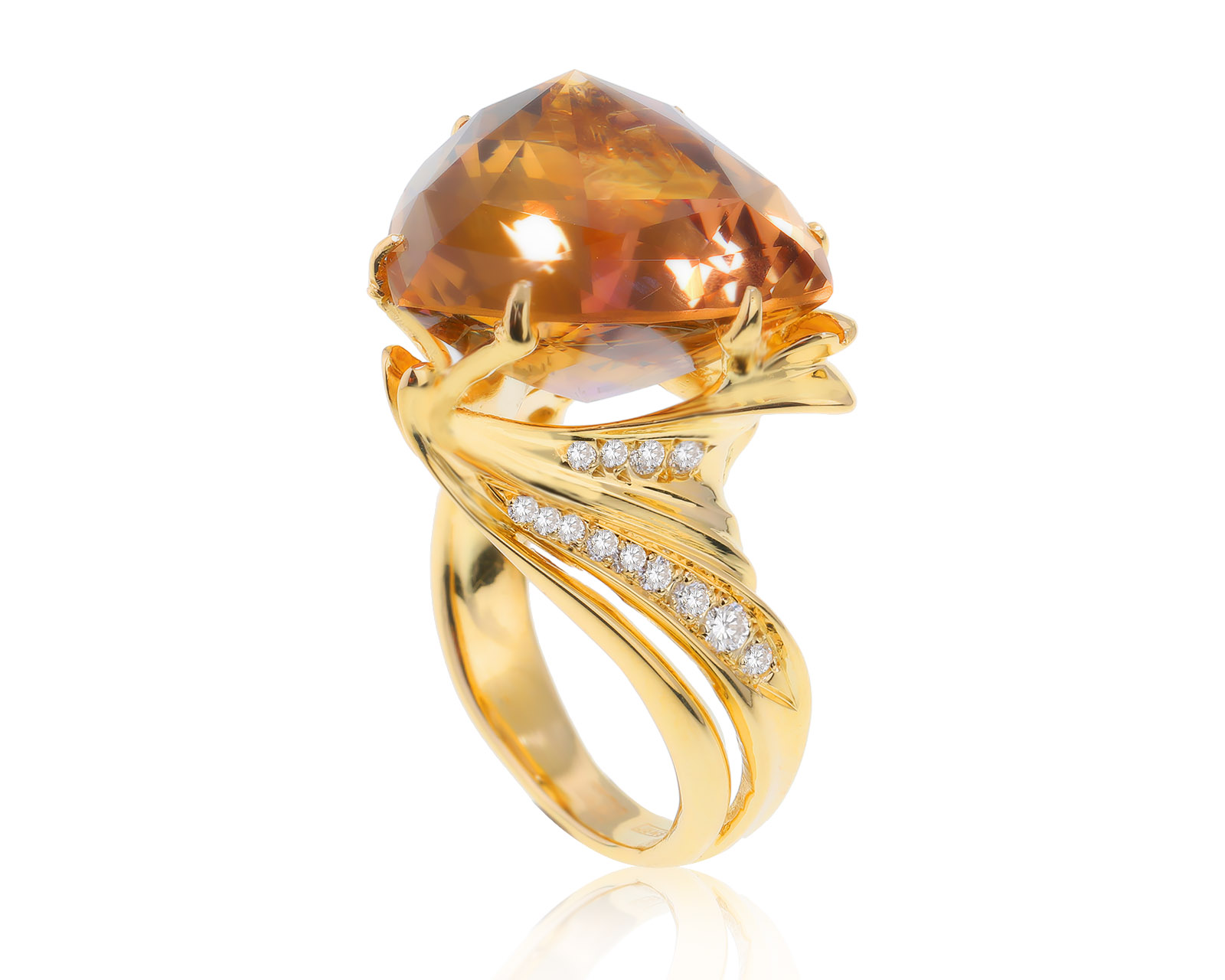 Золотое кольцо с цитрином 19.45ct и бриллиантами 0.25ct