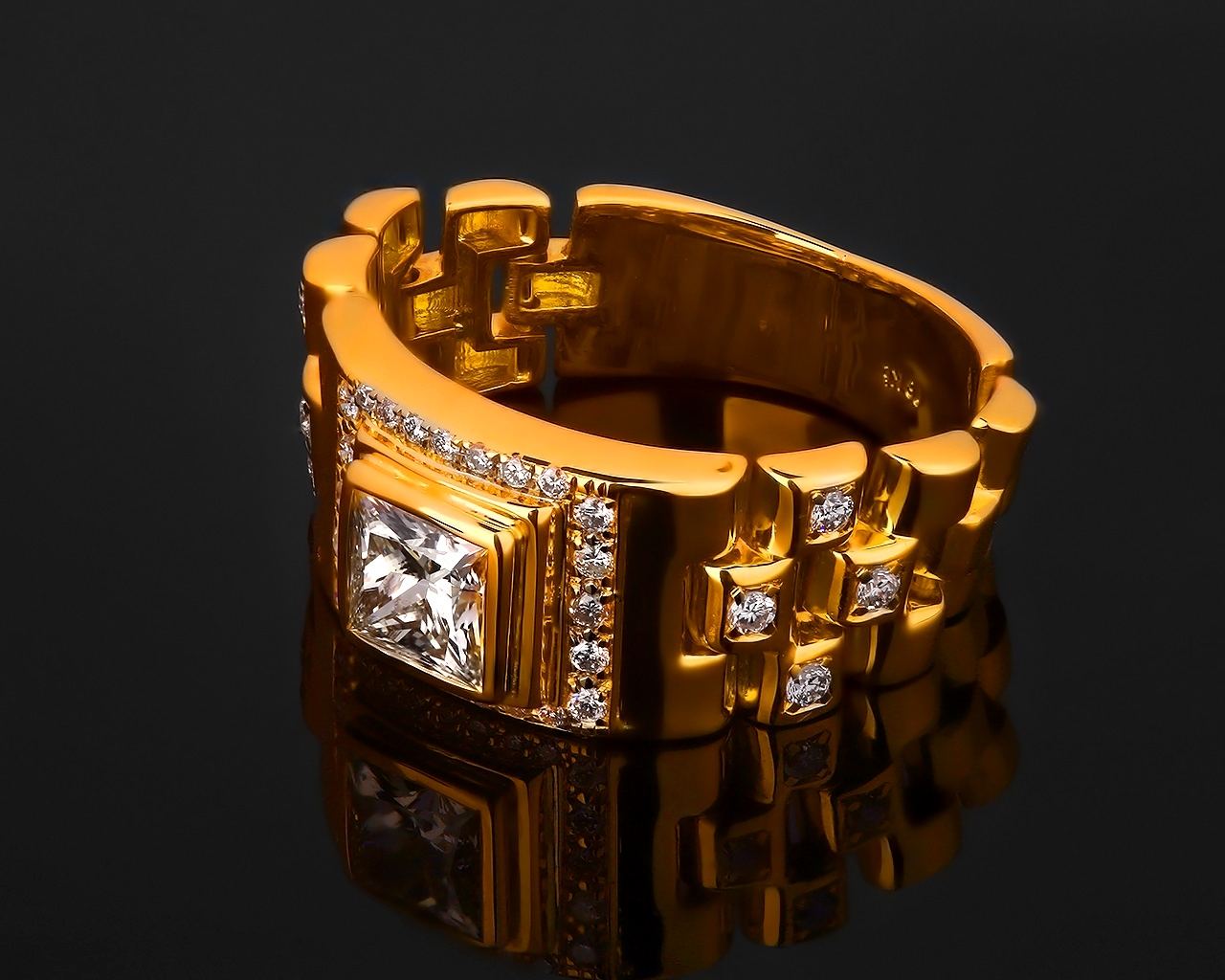 Подвижное золотое кольцо с бриллиантами 1.33ct