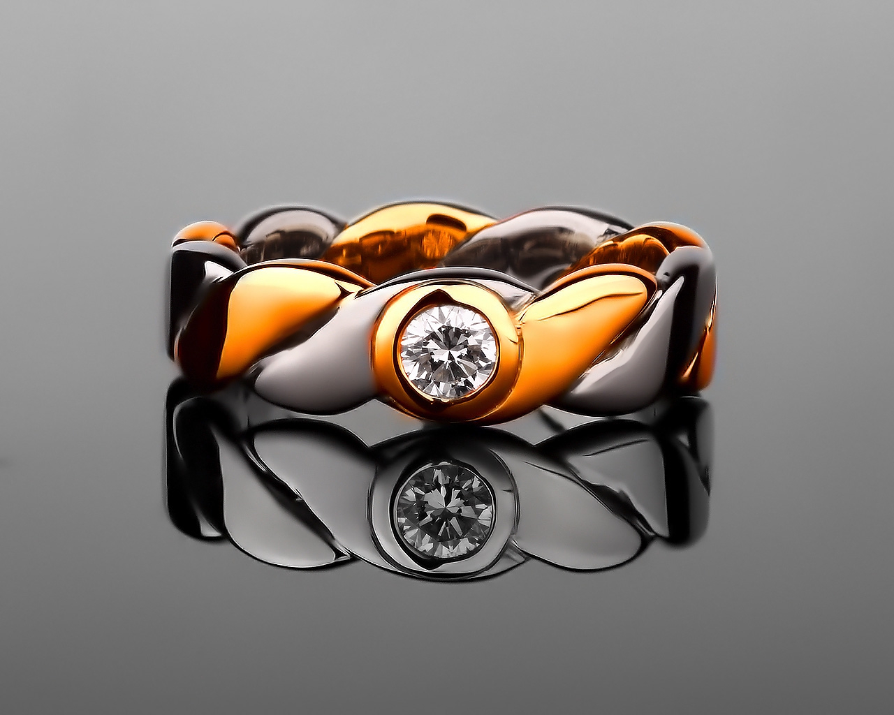 Узорное золотое кольцо с бриллиантом 0.15ct 160817/15