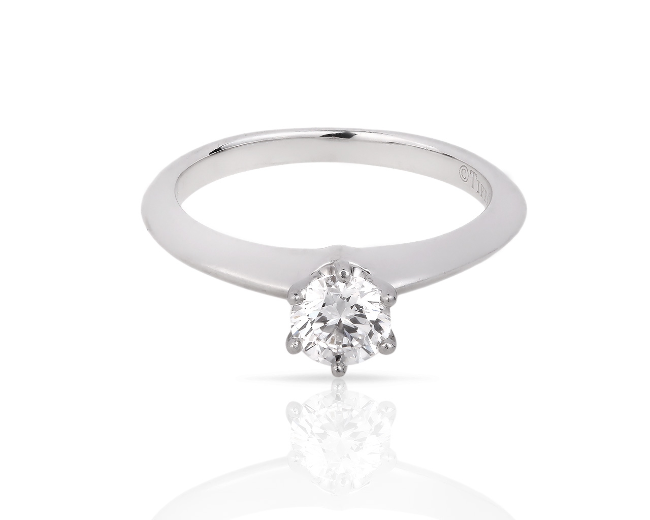 Платиновое кольцо с бриллиантом 0.39ct Tiffany&Co 010618/1