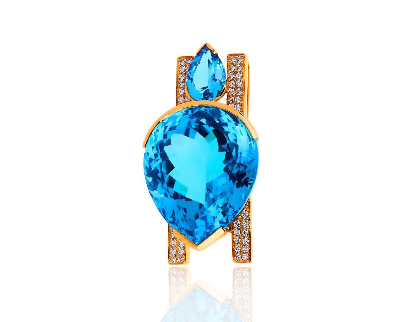 Удивительный золотой кулон с топазами 53.84ct и бриллиантами 0.35ct