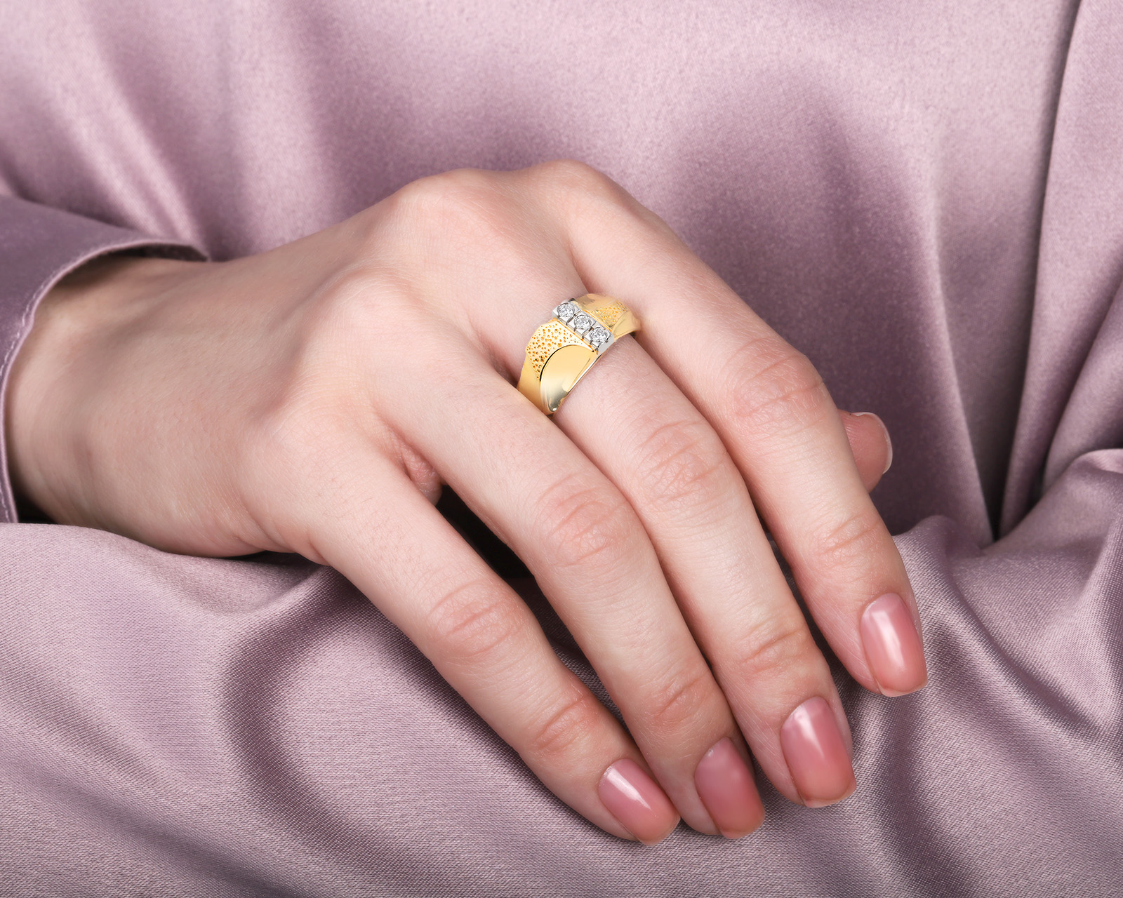 Золотое кольцо с бриллиантами 0.15ct