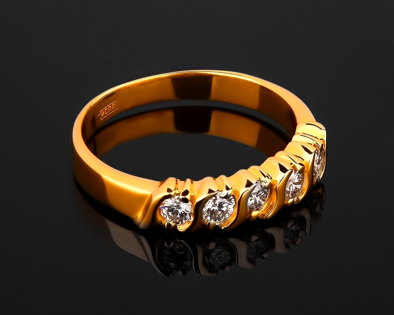Стильное золотое кольцо с бриллиантами 0.33ct