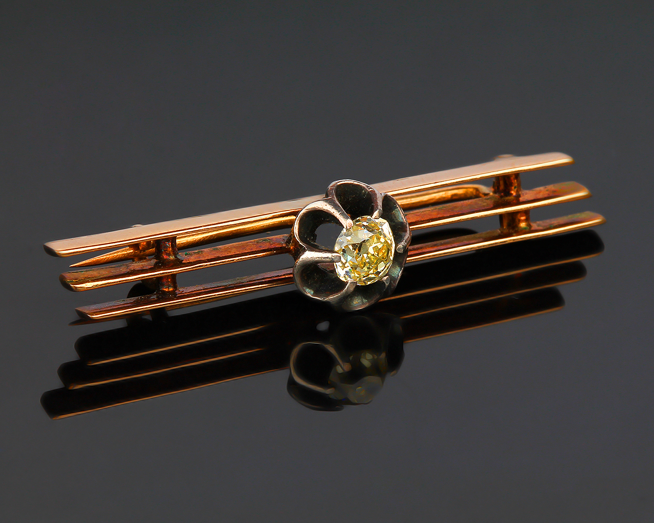 Старинная золотая брошь с алмазом 0.50ct 171215/1