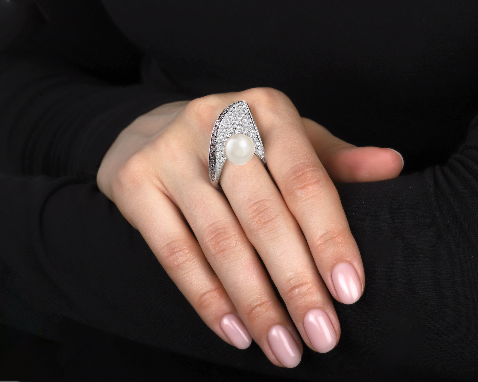 Золотое кольцо с жемчугом 11.65 мм и бриллиантами 2.34ct