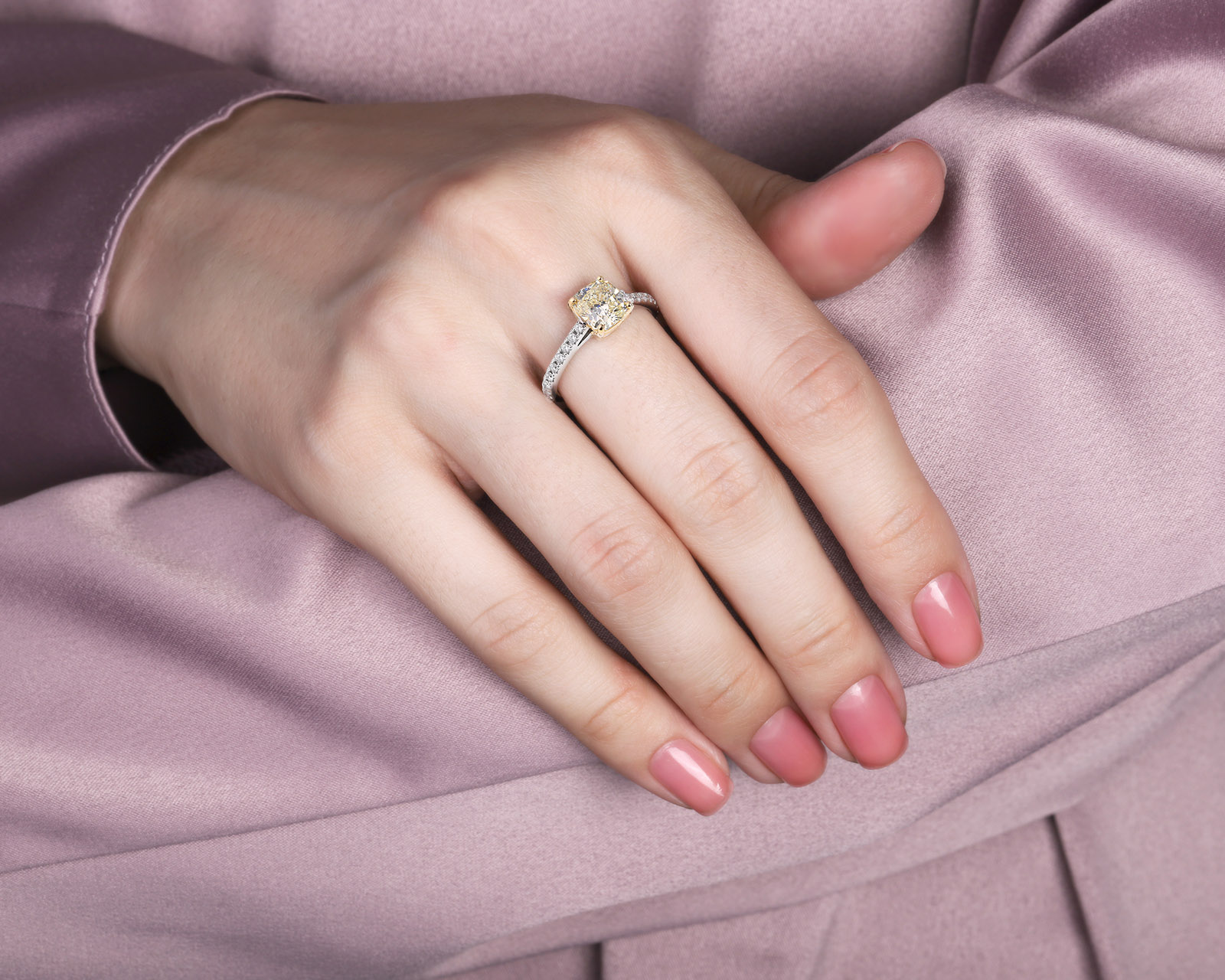 Золотое кольцо с бриллиантами 2.26ct