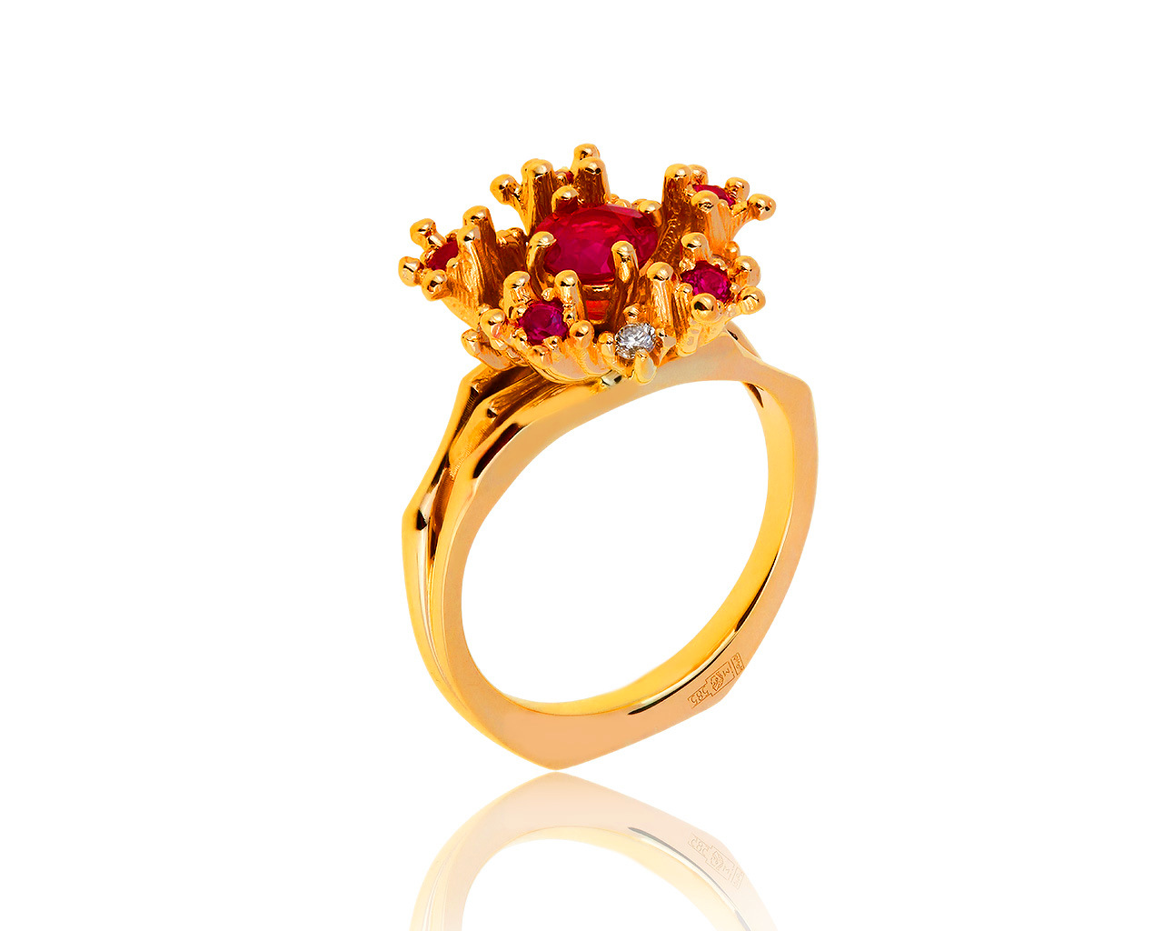 Царское золотое кольцо с рубинами 0.59ct и бриллиантами 0.12ct