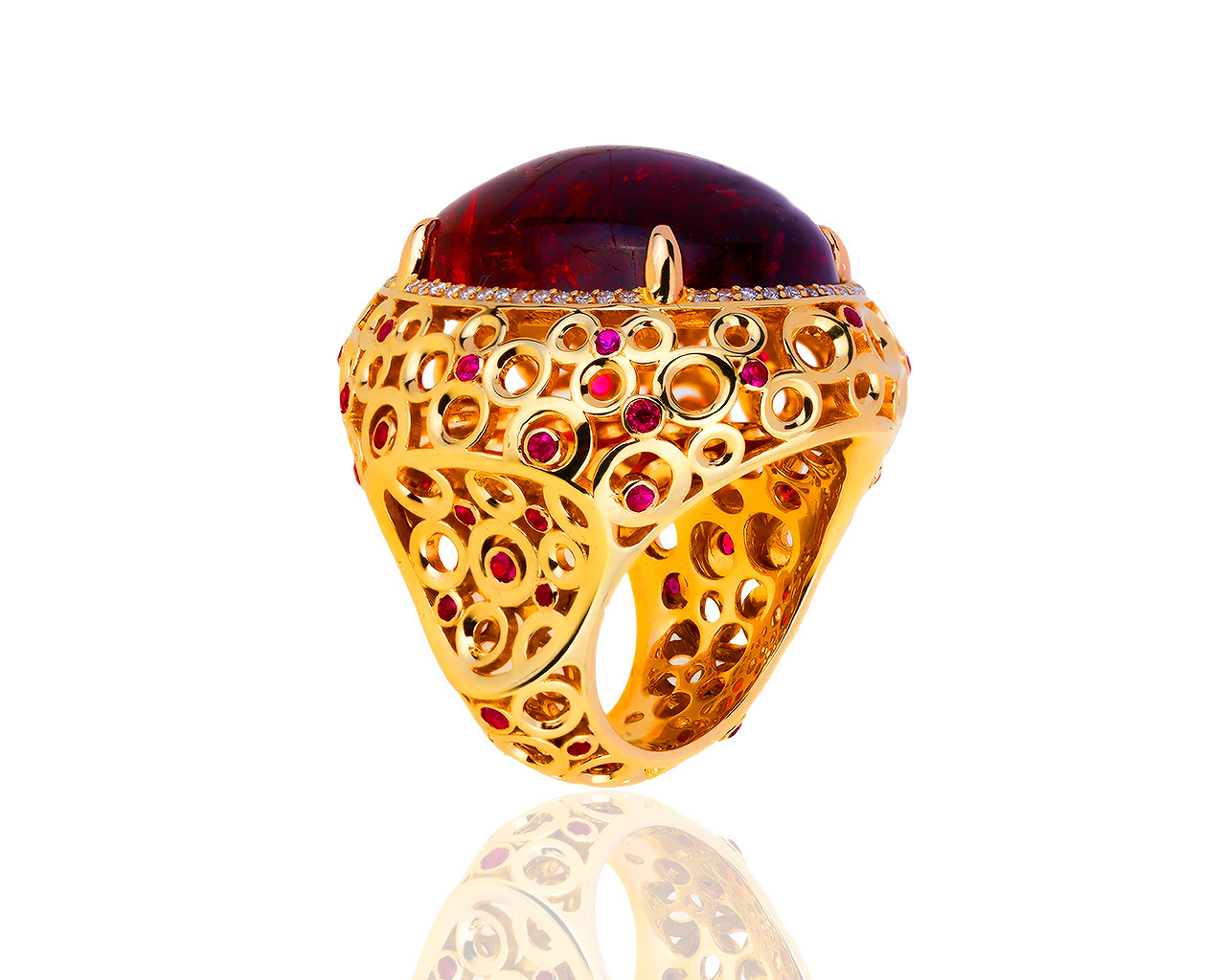 Стильное золотое кольцо с бриллиантами 0.51ct и рубинами 1.08ct
