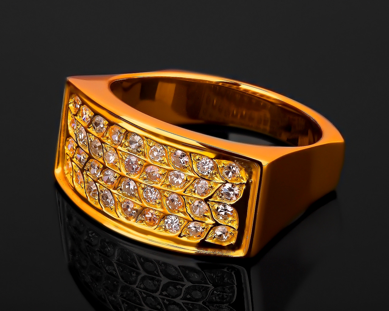 Золотое кольцо печатка с бриллиантами 0.45ct