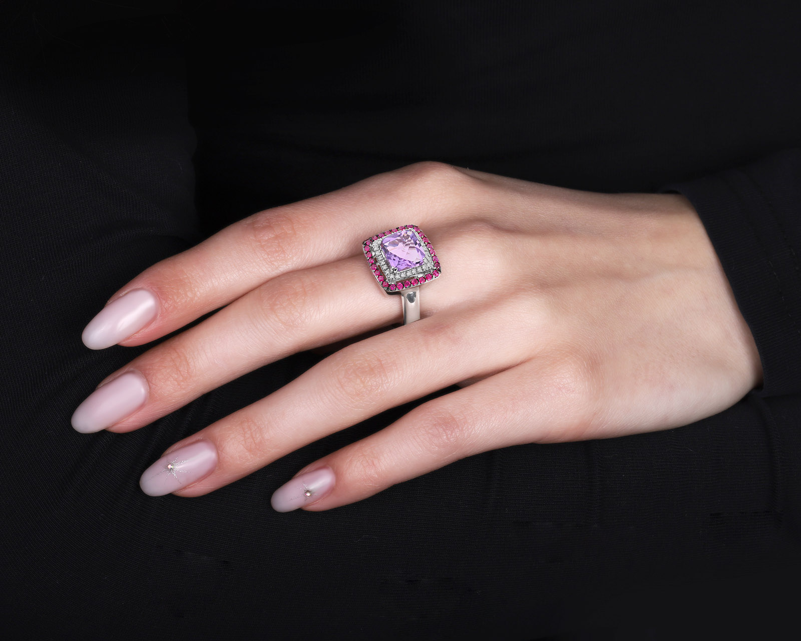 Золотое кольцо с аметистом 2.35ct и рубинами 0.48ct