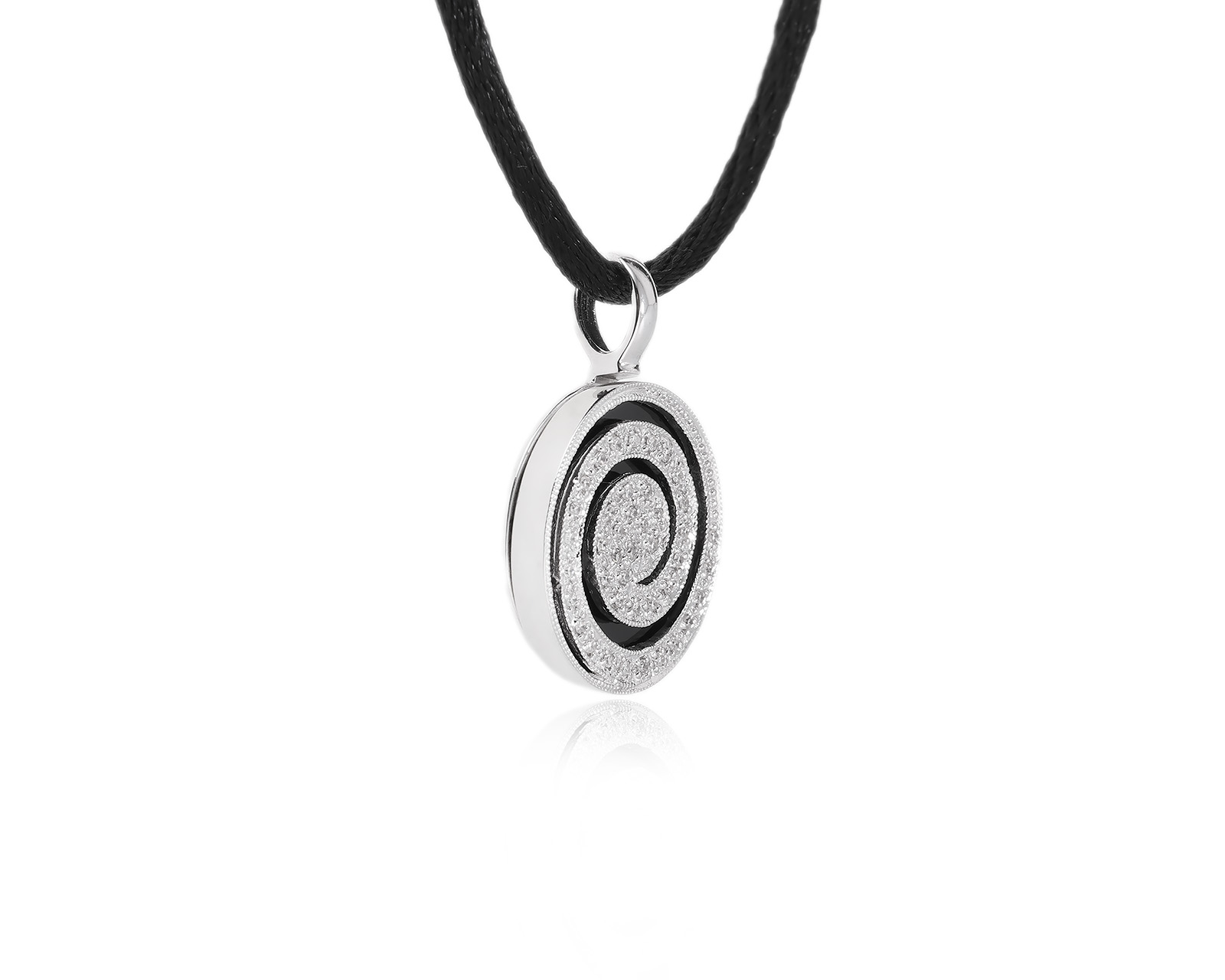 Золотой кулон с ониксом 6.25ct и бриллиантами 0.17ct