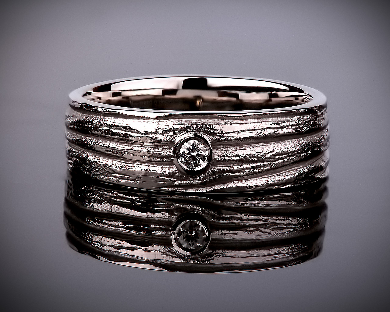 Уникальное платиновое кольцо с бриллиантом 110217/1