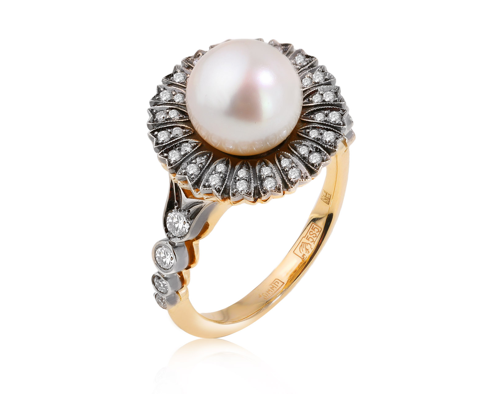 Золотое кольцо с жемчугом 9.00 мм и бриллиантами 0.43ct 101125/2